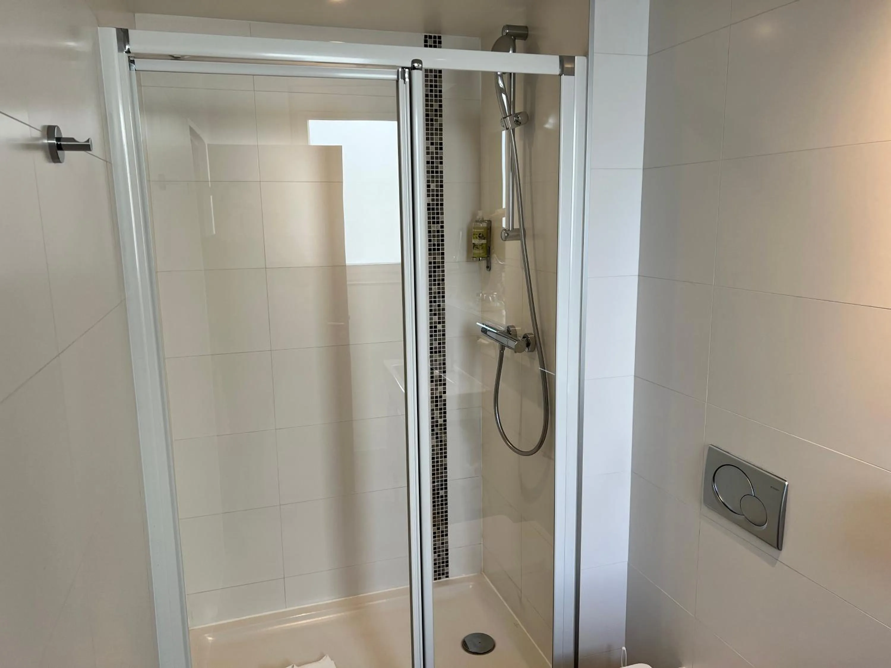 Bathroom in Holiday Inn Paris-Auteuil by IHG