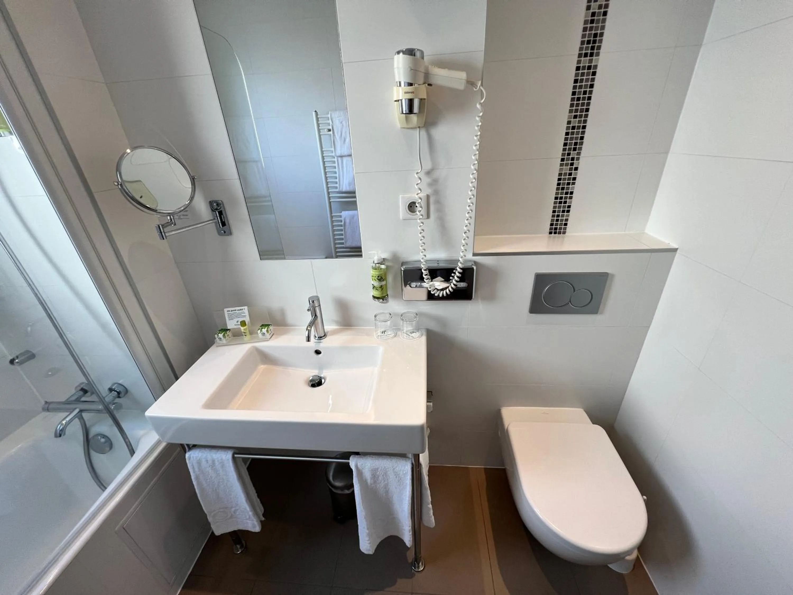 Bathroom in Holiday Inn Paris-Auteuil by IHG