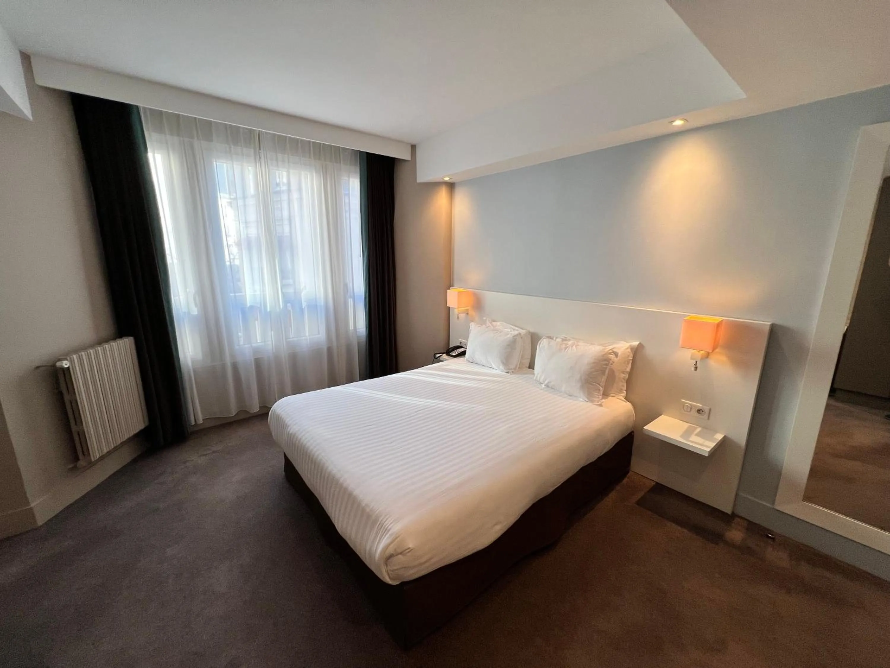 Bed in Holiday Inn Paris-Auteuil by IHG