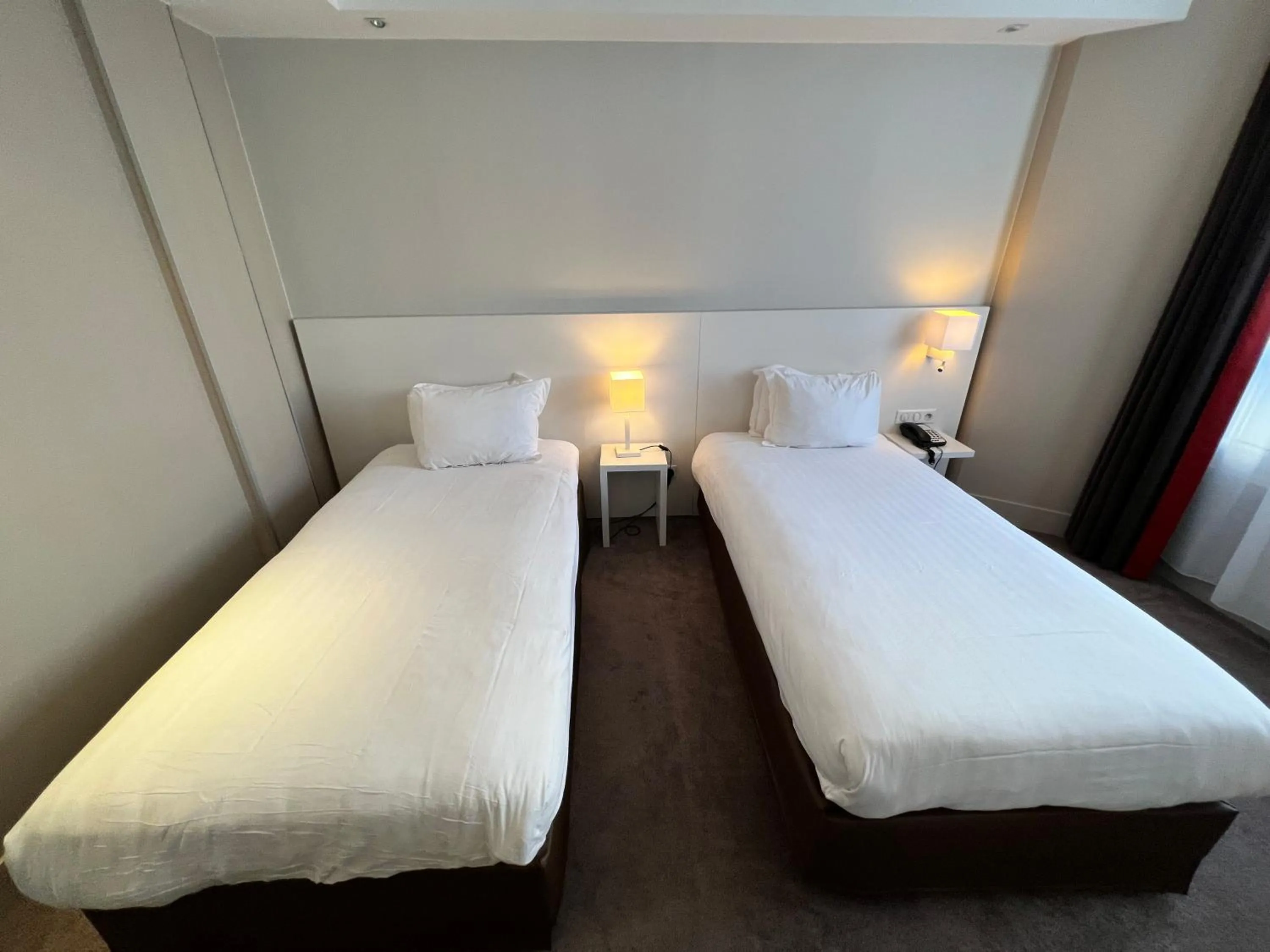 Photo of the whole room, Bed in Holiday Inn Paris-Auteuil by IHG