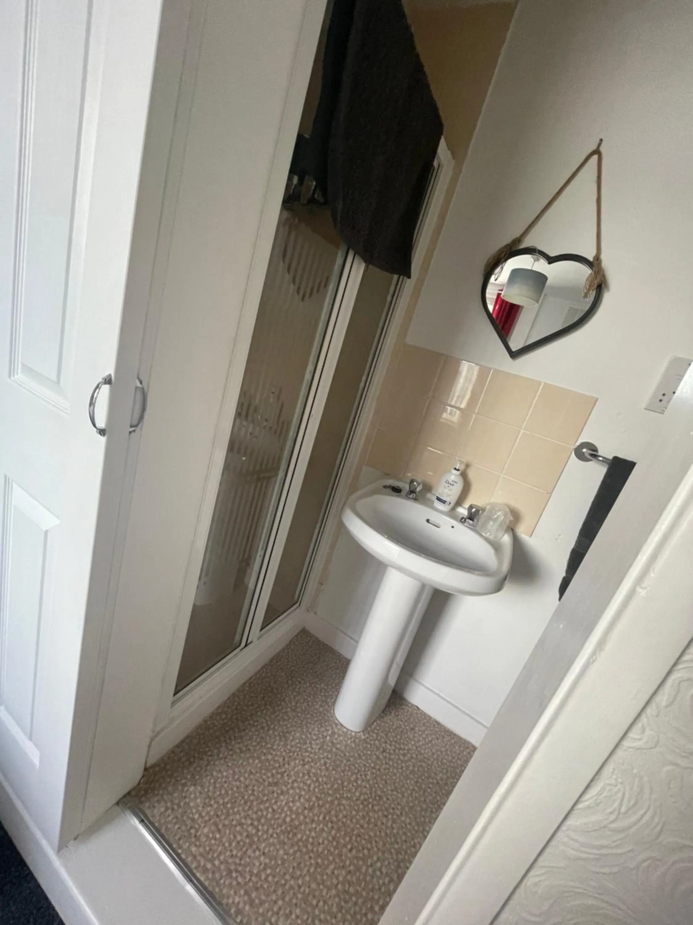 Bathroom in Harleys Reads Avenue