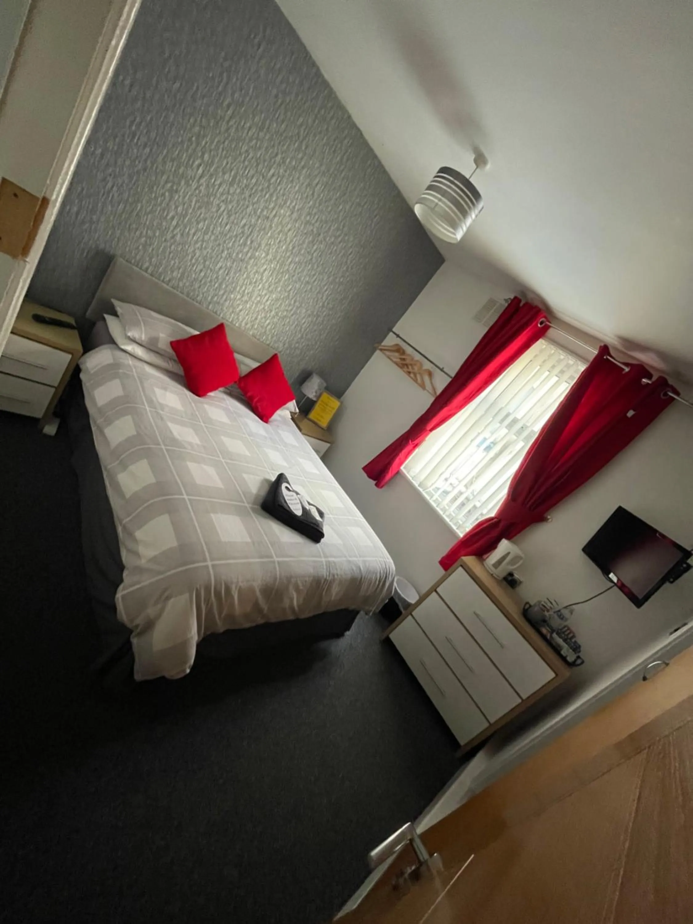 Bedroom, Bed in Harleys Reads Avenue