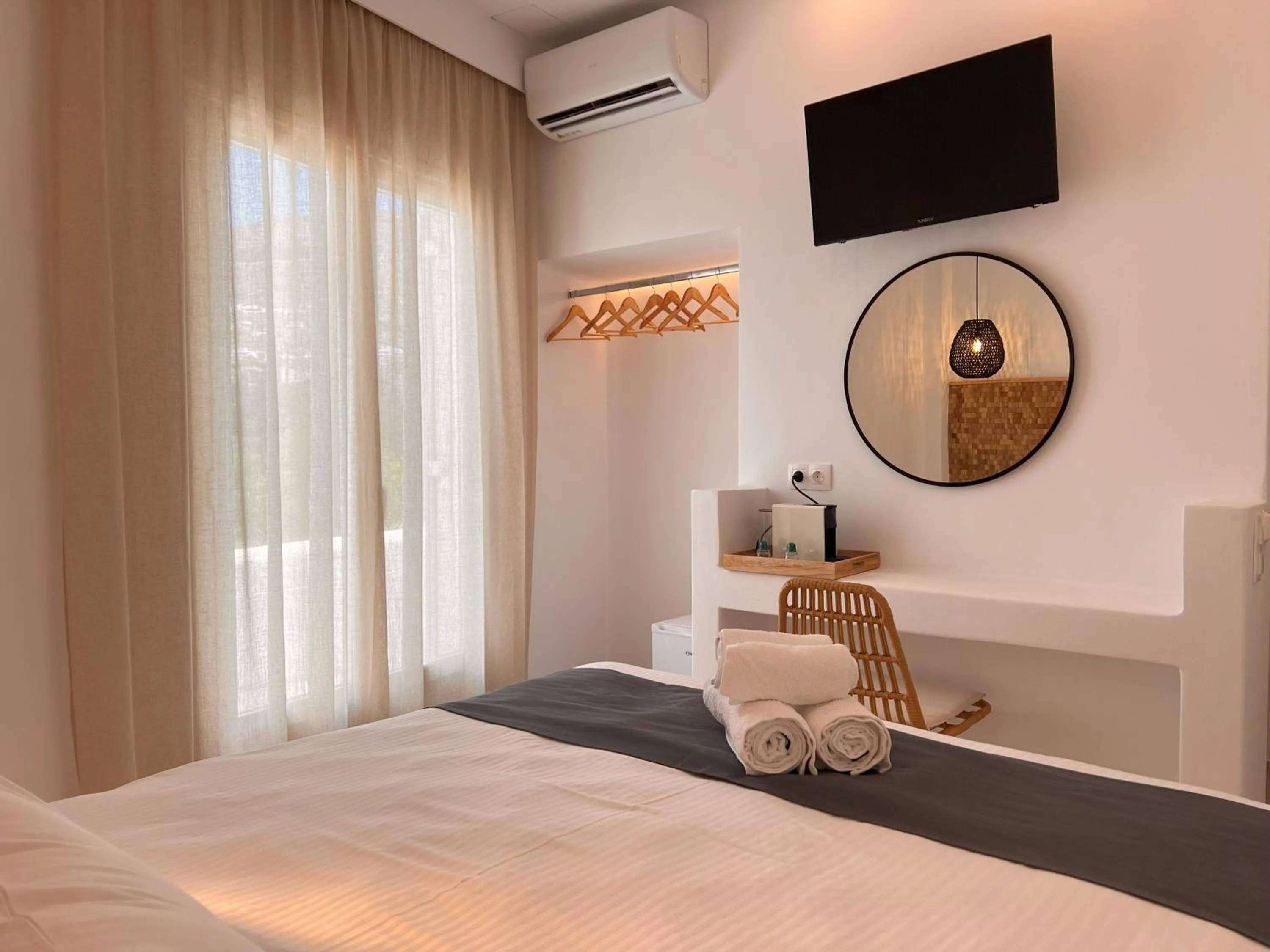 Photo of the whole room in Acropolis