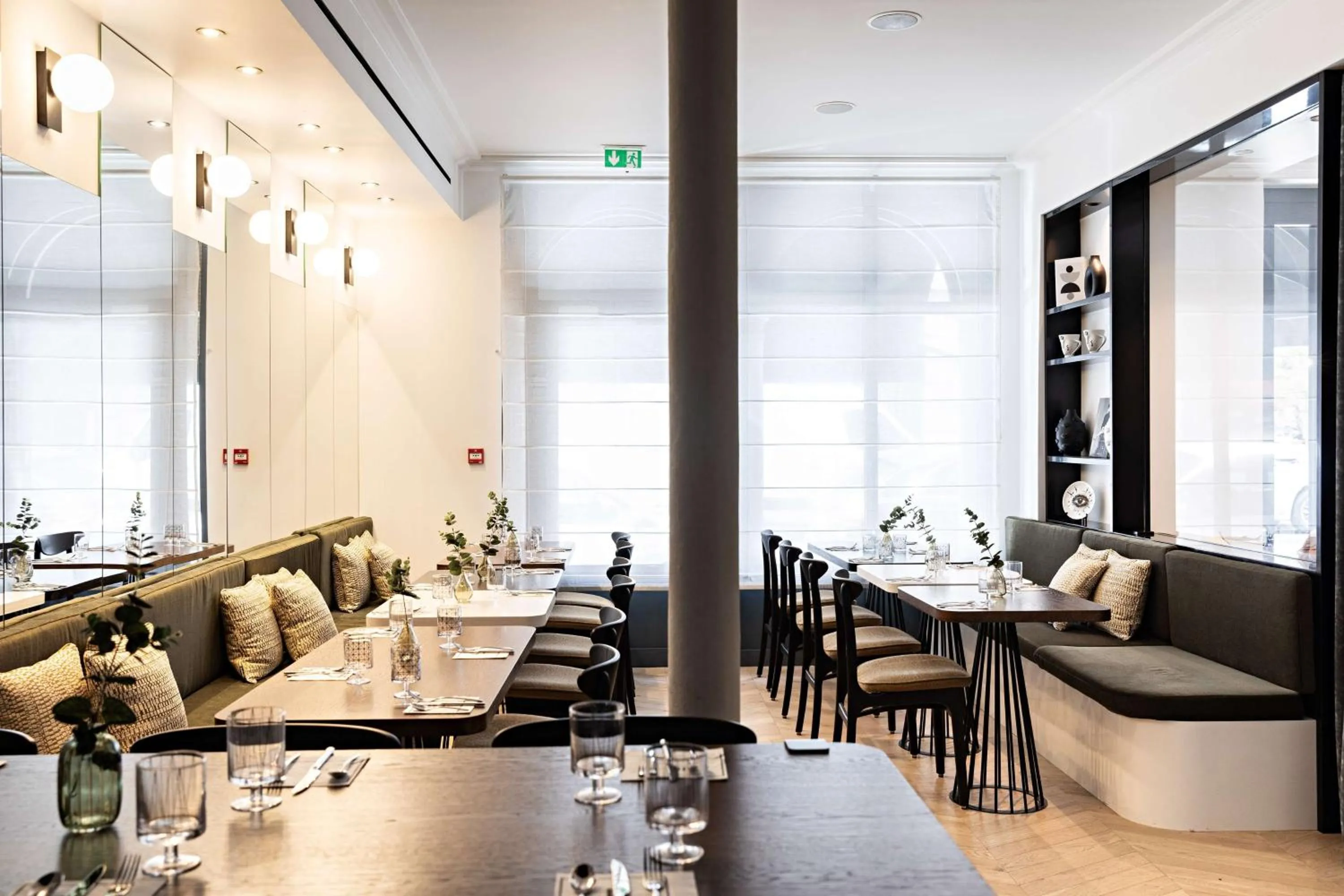 Restaurant/places to eat in Best Western Premier The Blake Paris Gare Saint Lazare