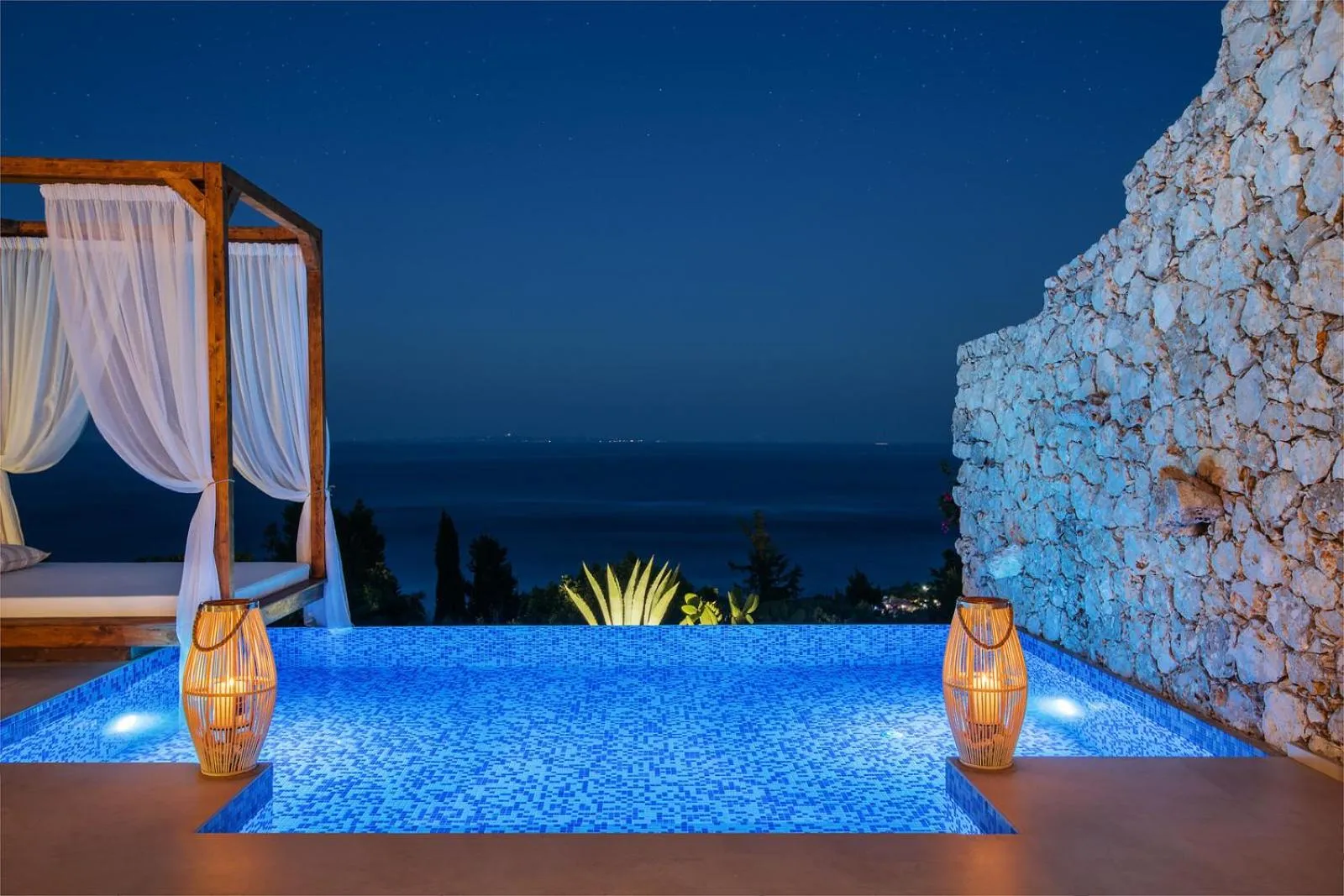 Swimming pool in Emerald Villas & Suites - The Finest Hotels Of The World