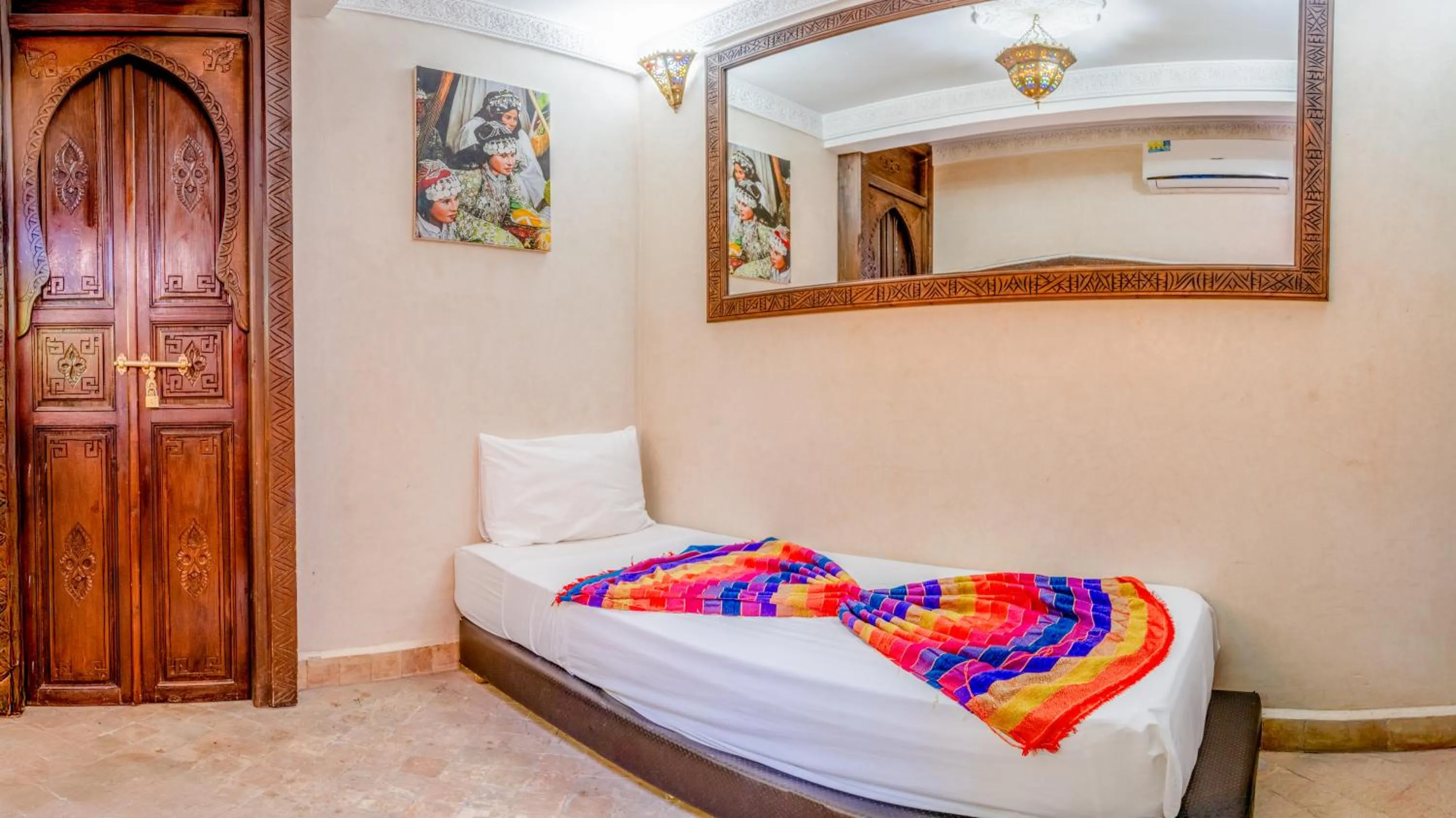 Bed in Riad Ghali Hotel & SPA