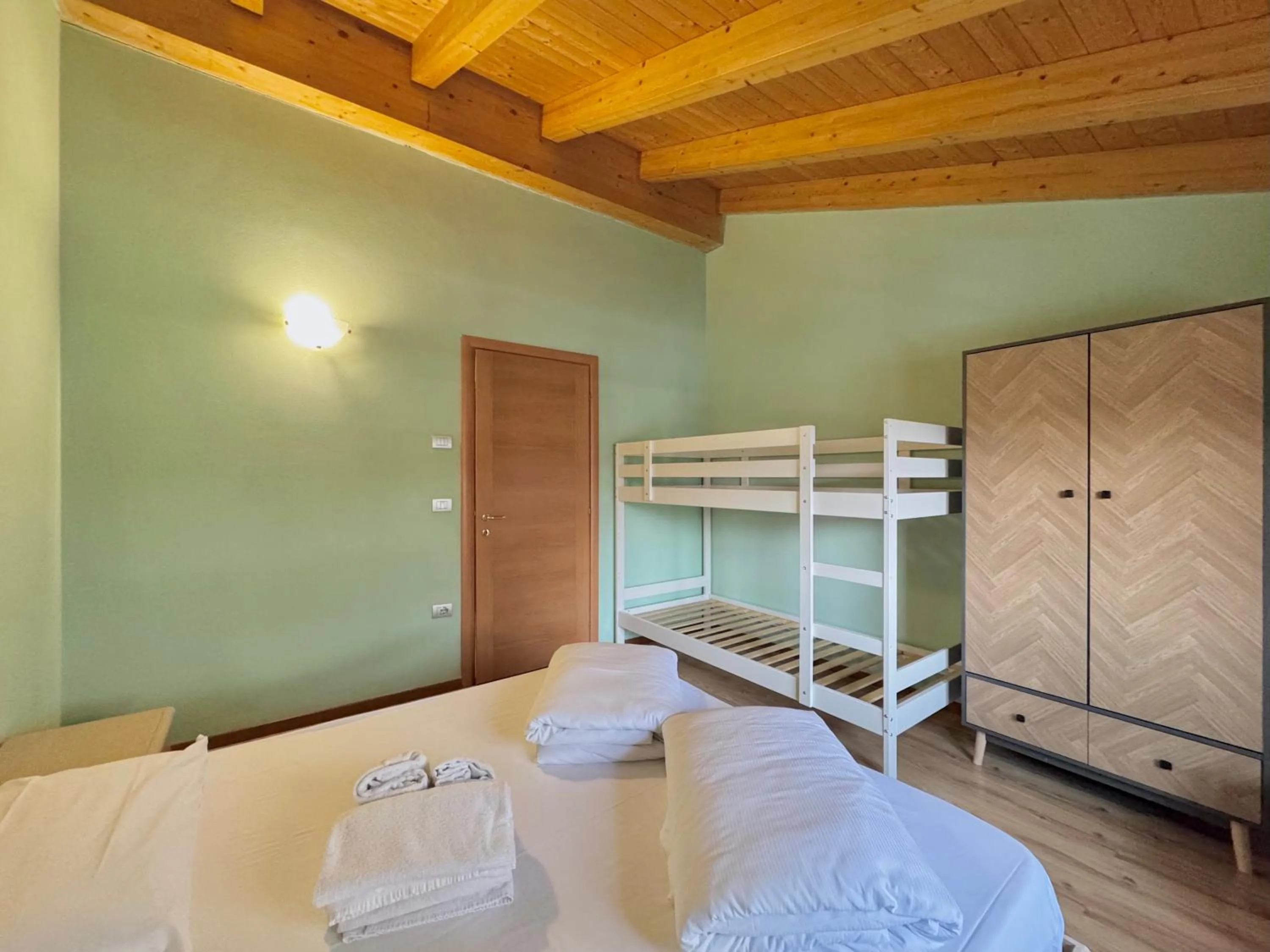 Bedroom, Bed in 1Dest - Sweet Spot