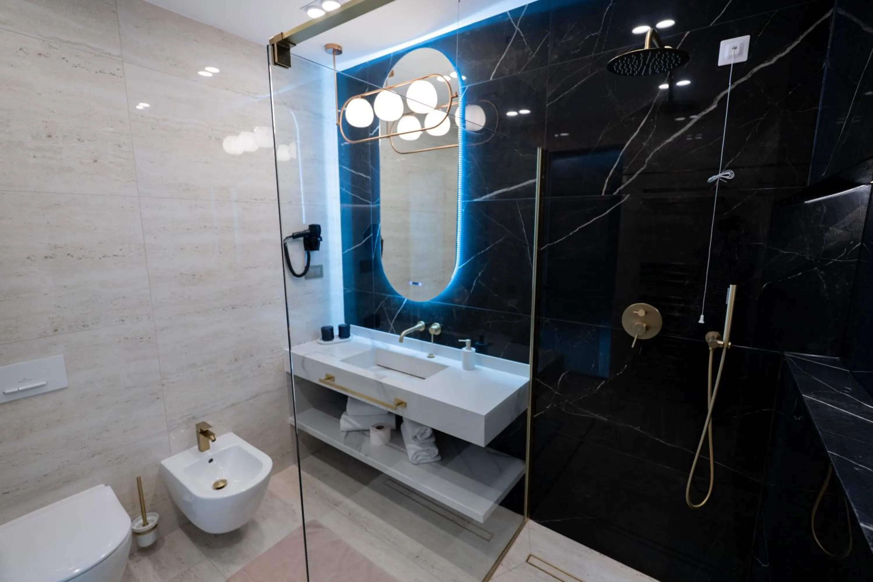 Shower in Hotel Gabriela