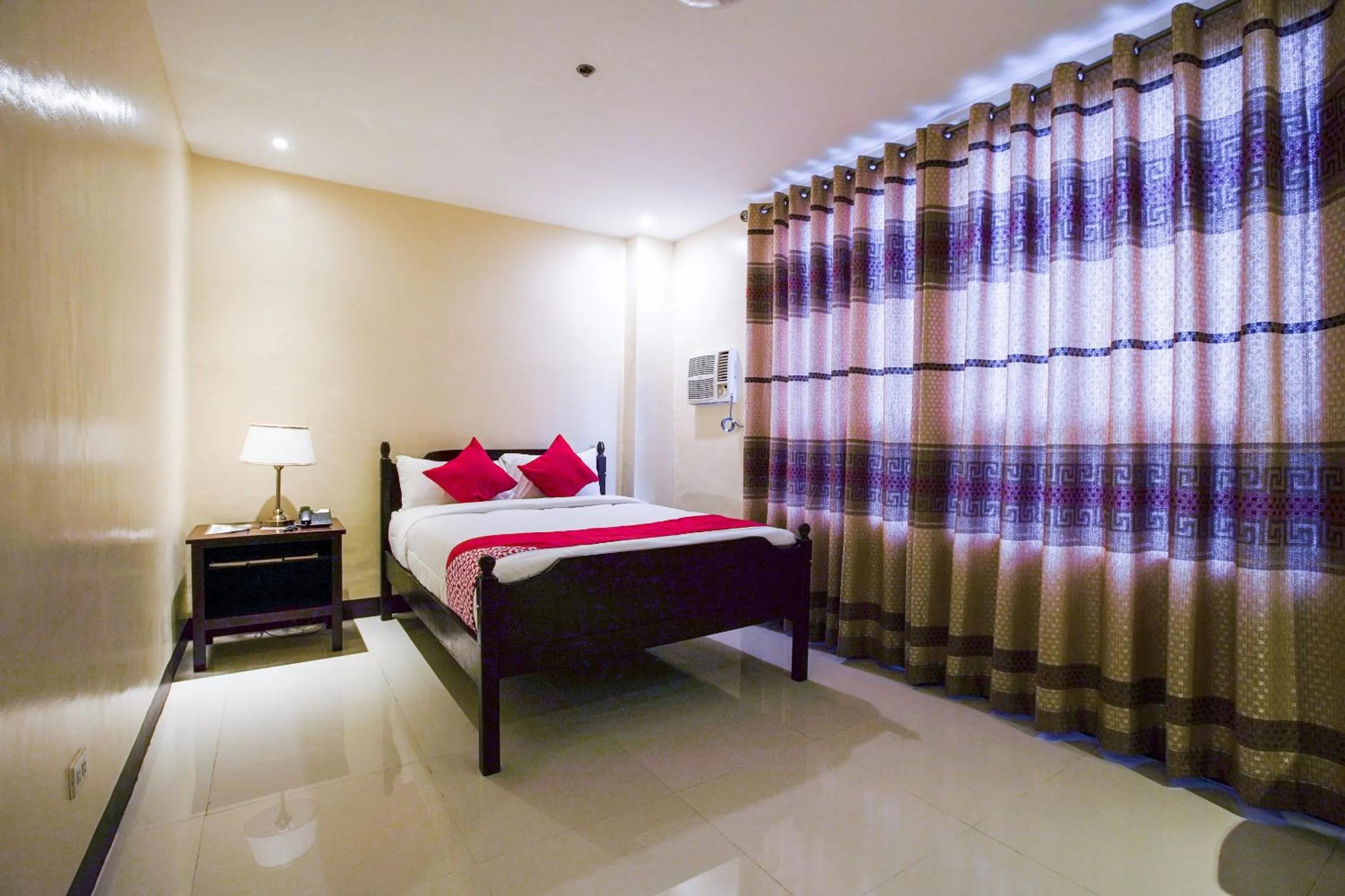 Bedroom, Bed in OYO 236 Hotel Edmundo