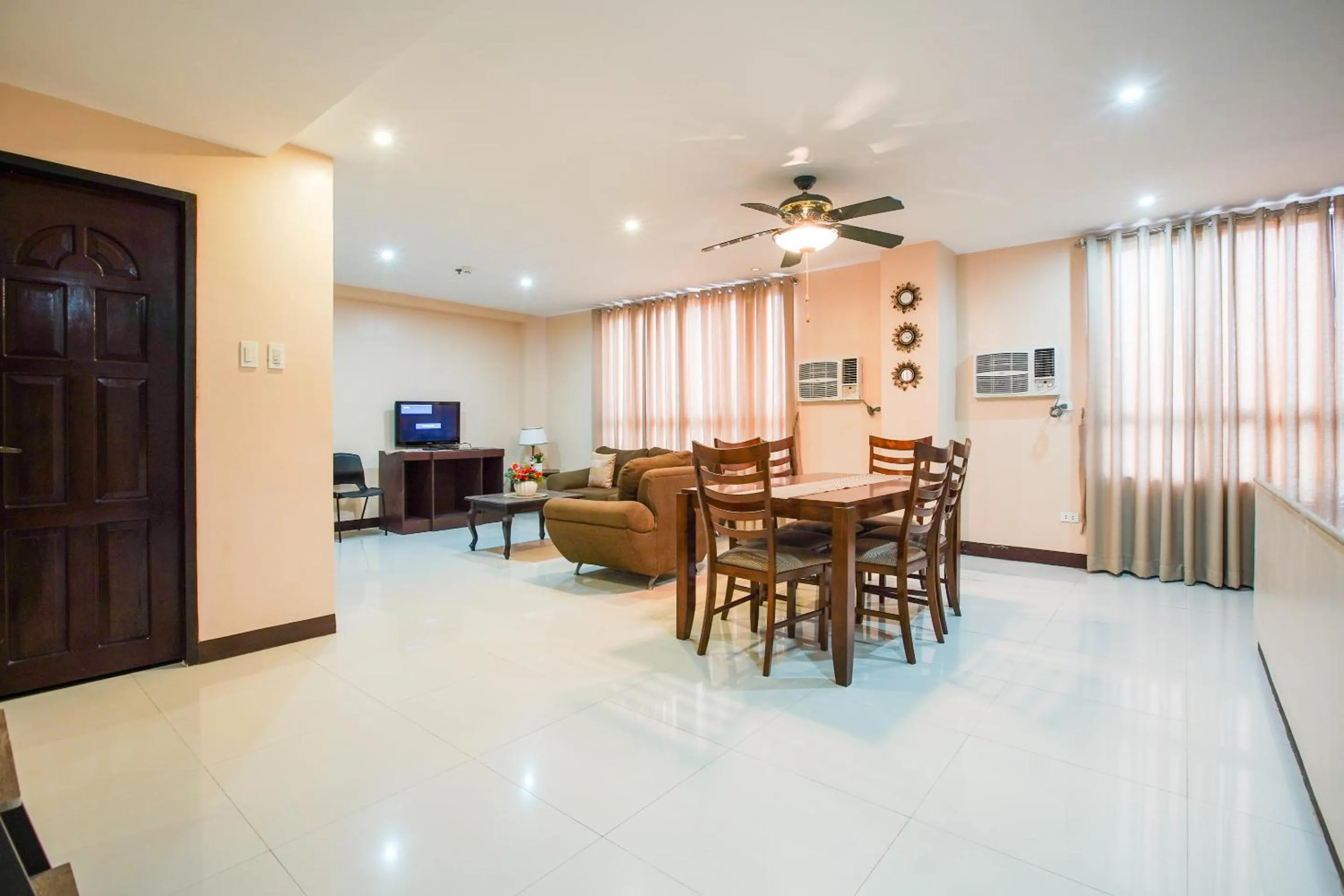 Bedroom in OYO 236 Hotel Edmundo
