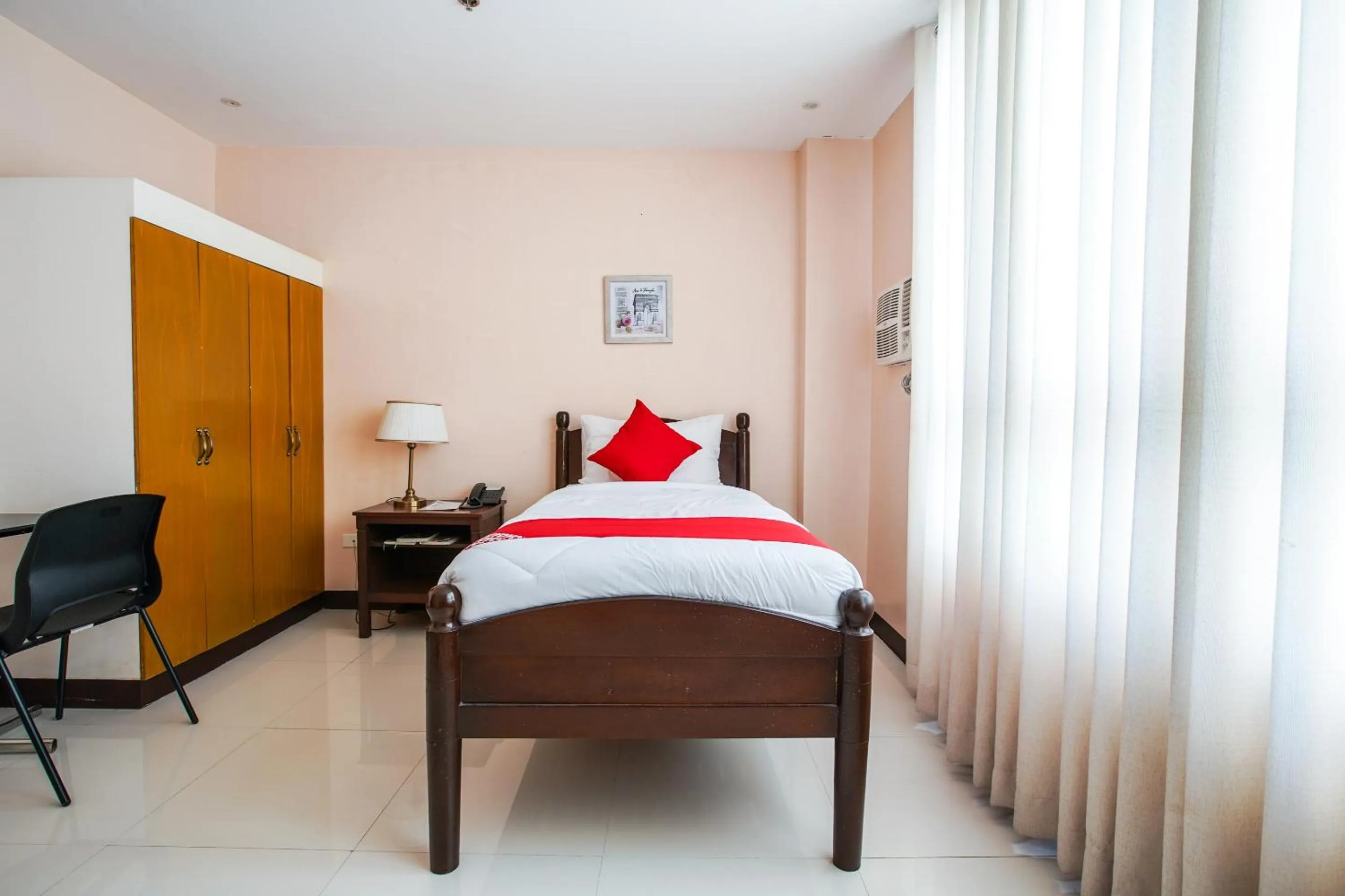 Bedroom, Bed in OYO 236 Hotel Edmundo