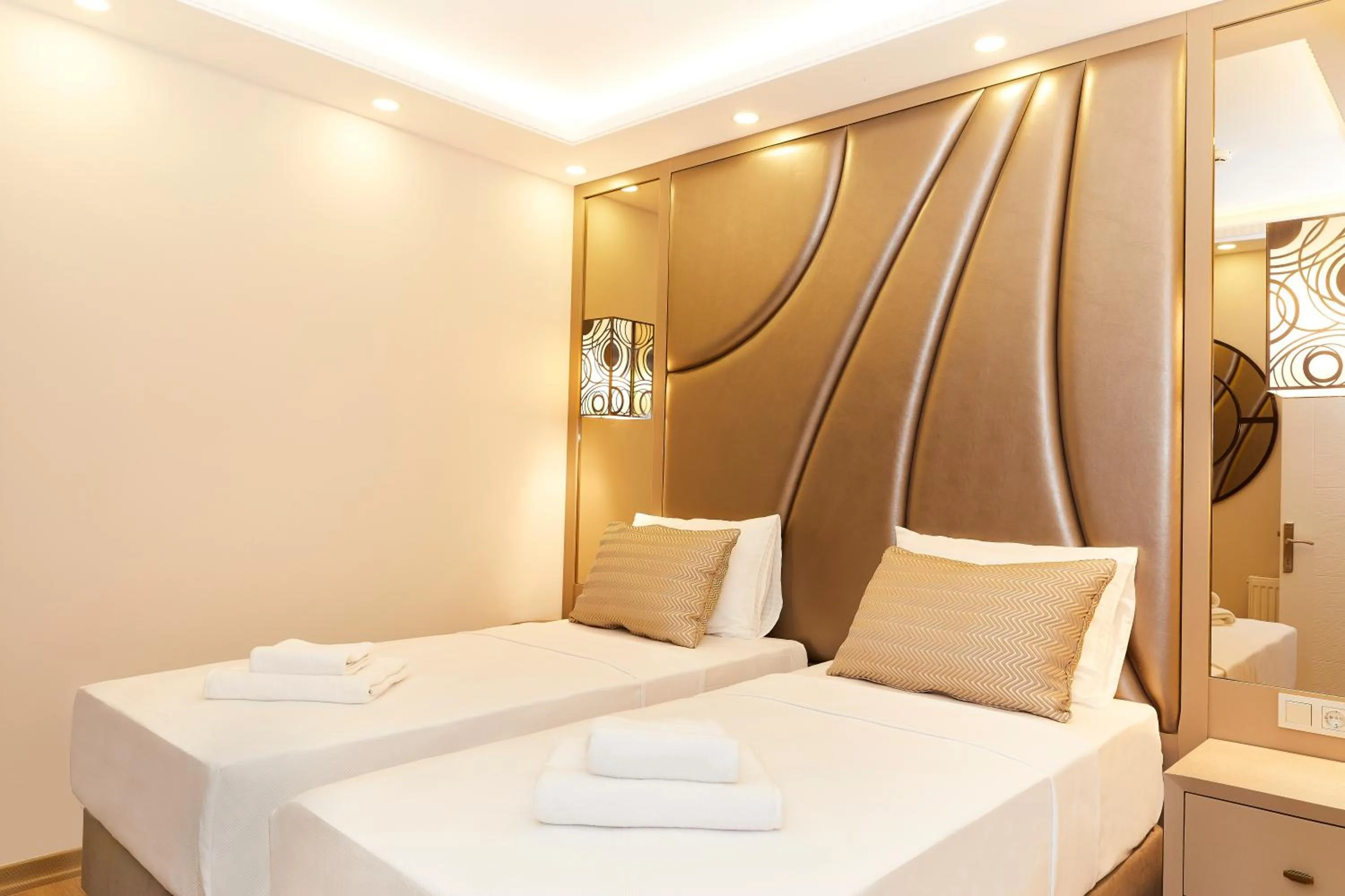 Bedroom, Bed in All Seasons Suites