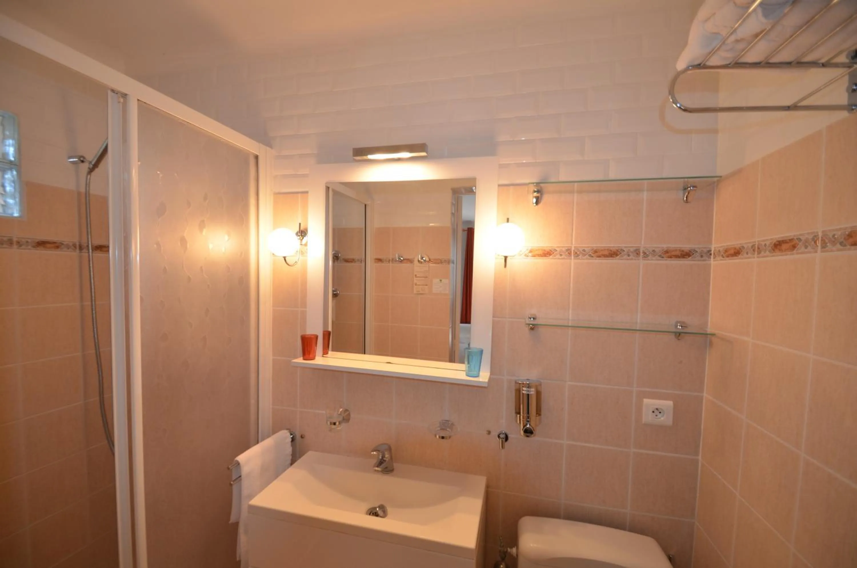 Bathroom in Athéna MOTEL