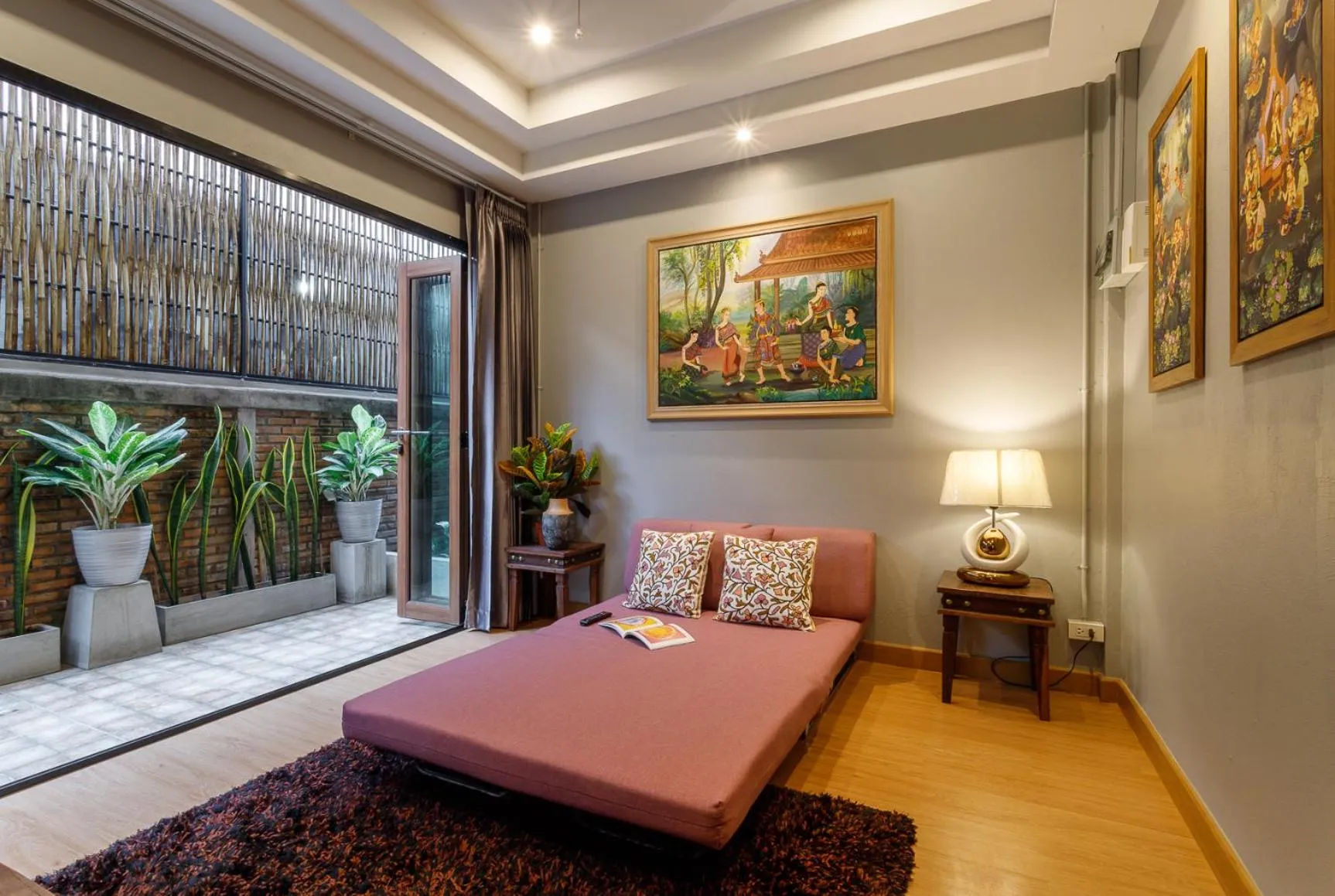 Living room, Bed in Hostel One Art and Gallery