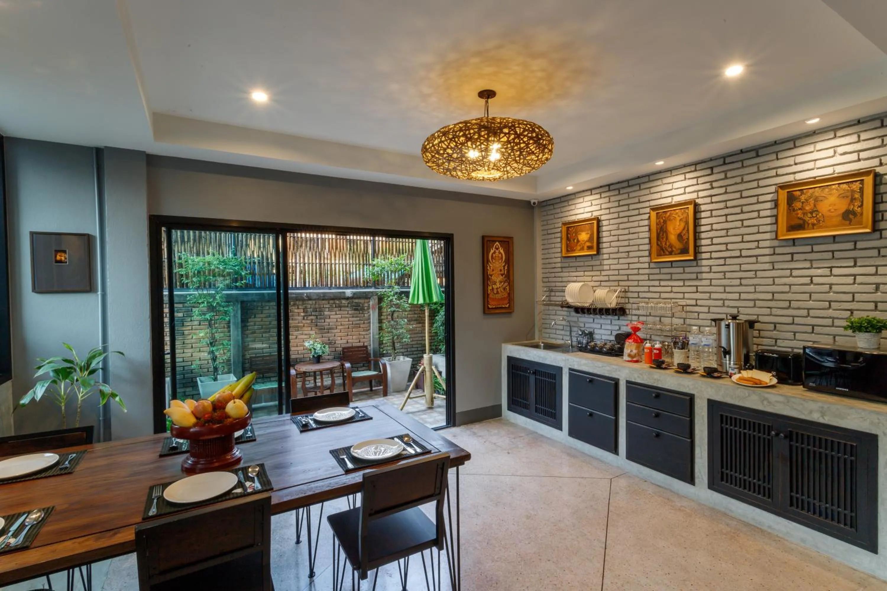 Dining area in Hostel One Art and Gallery