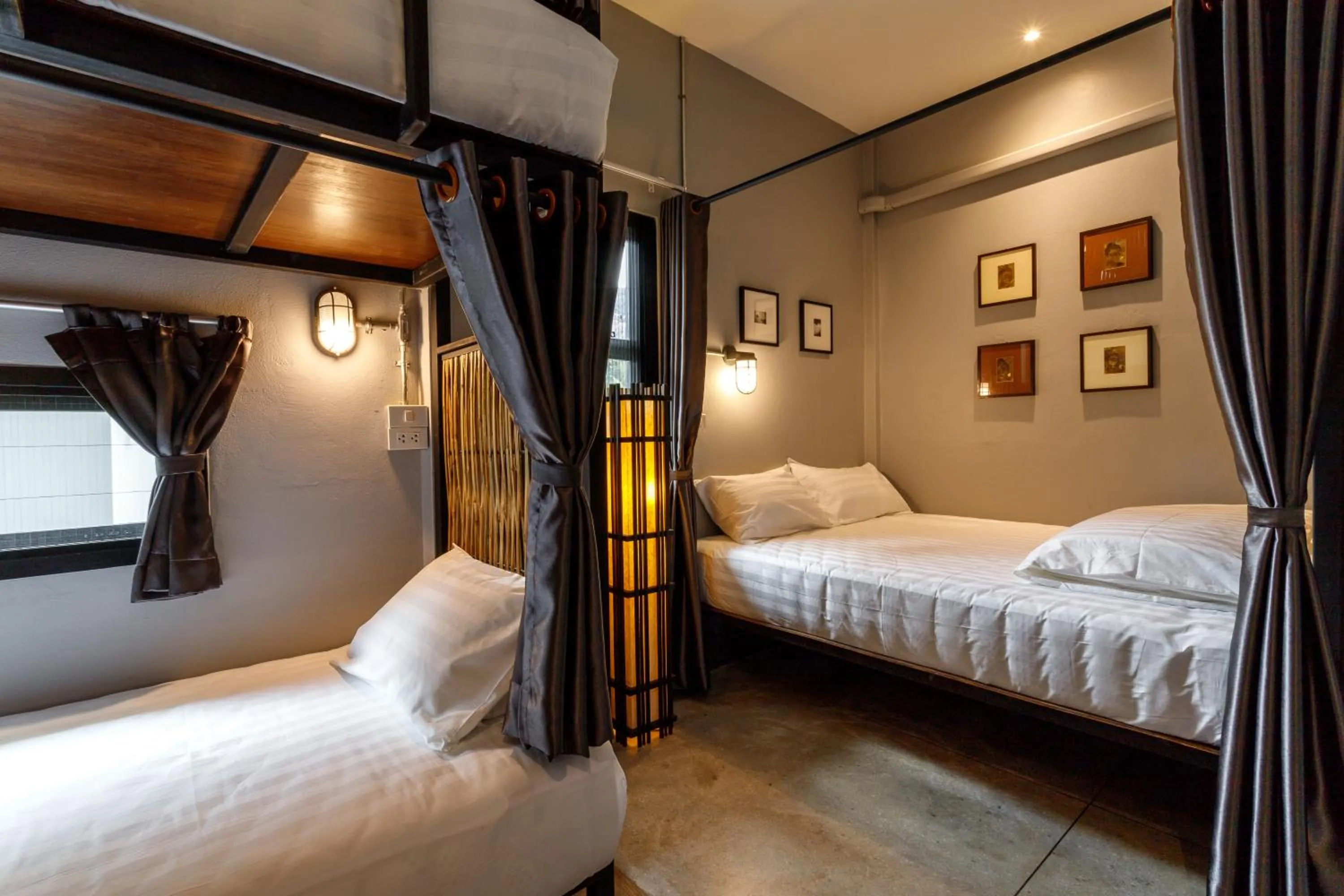 Bed in Hostel One Art and Gallery