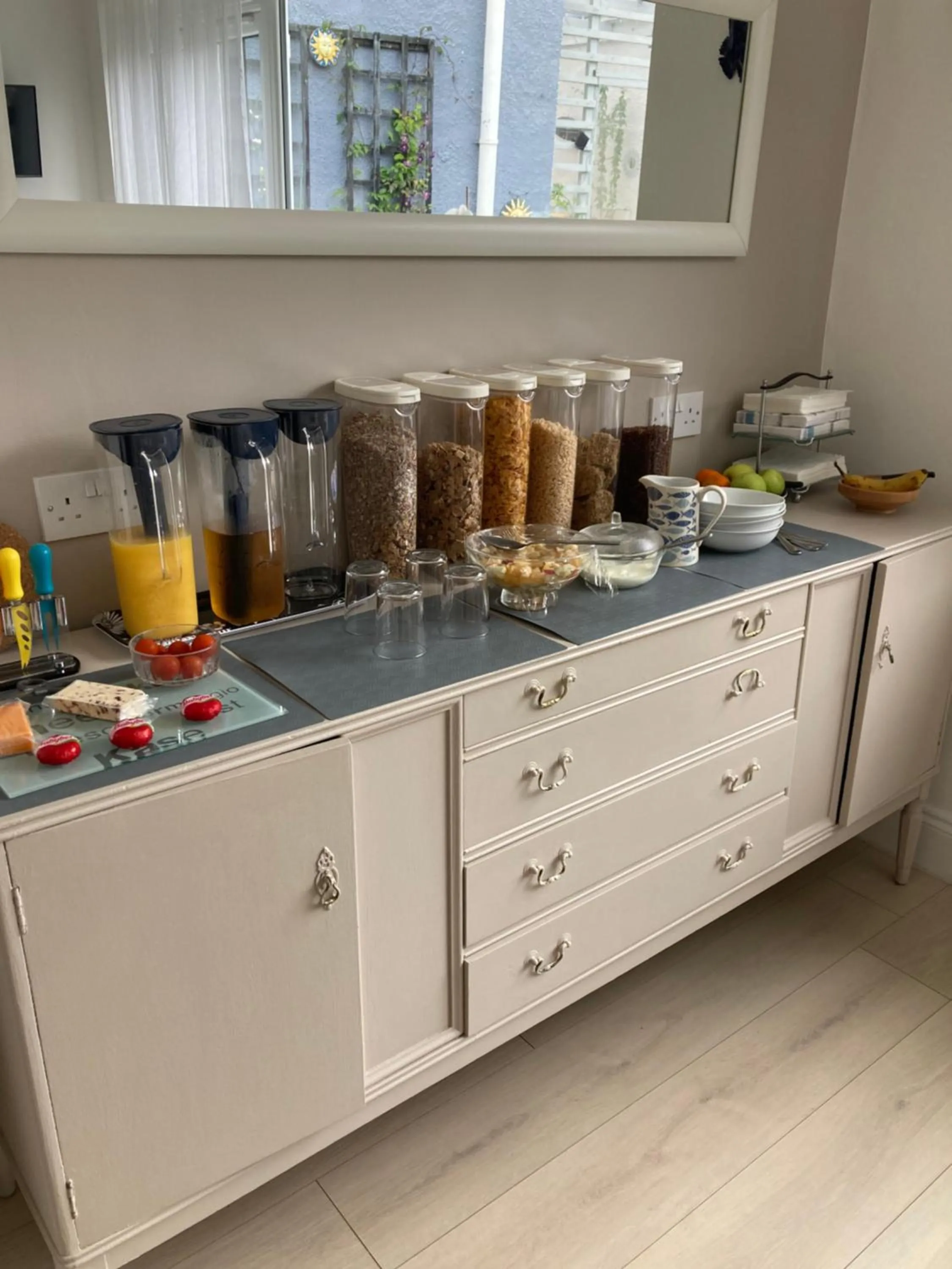 Food in Hillcrest Bed & Breakfast