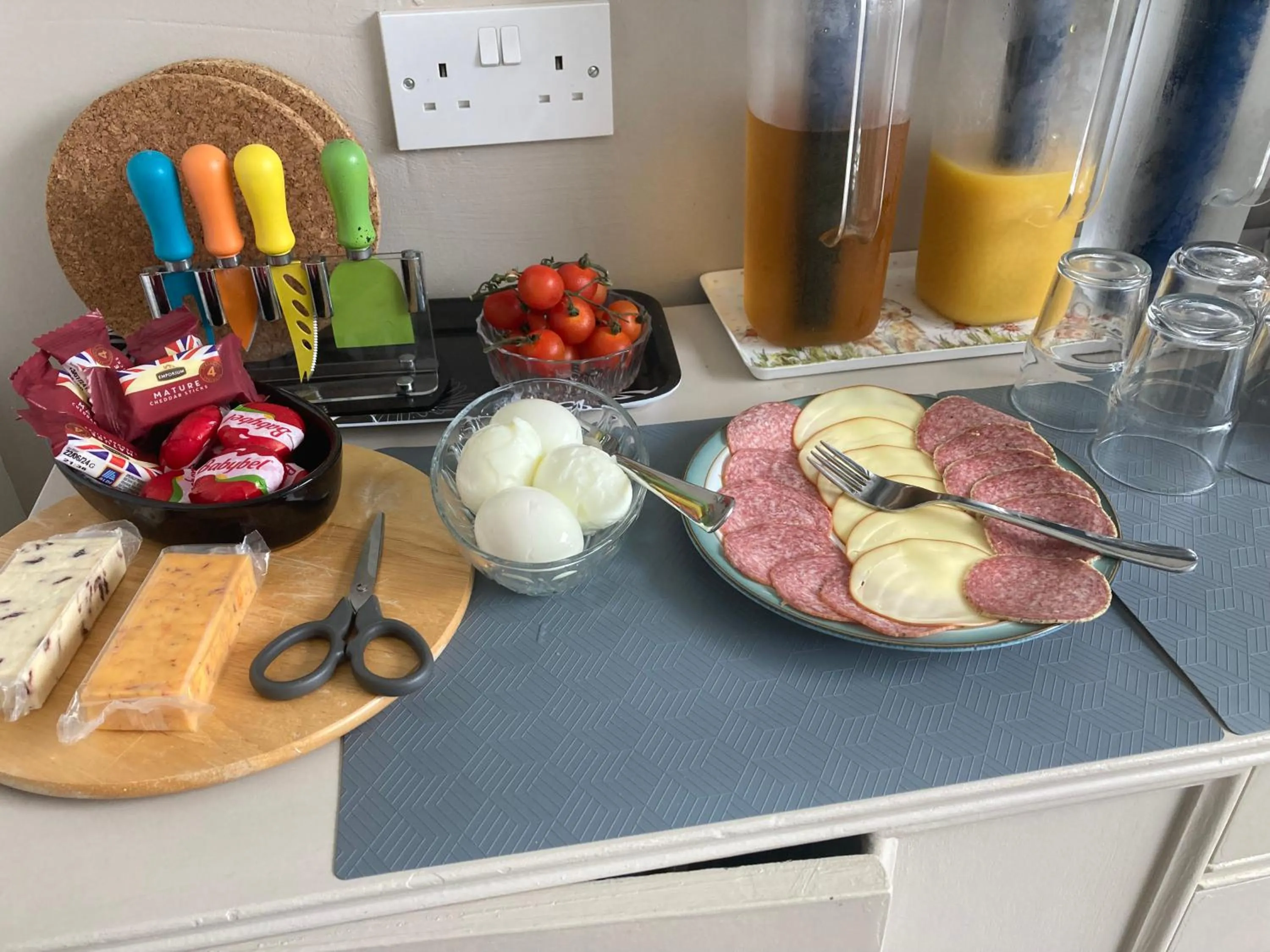 Buffet breakfast in Hillcrest Bed & Breakfast