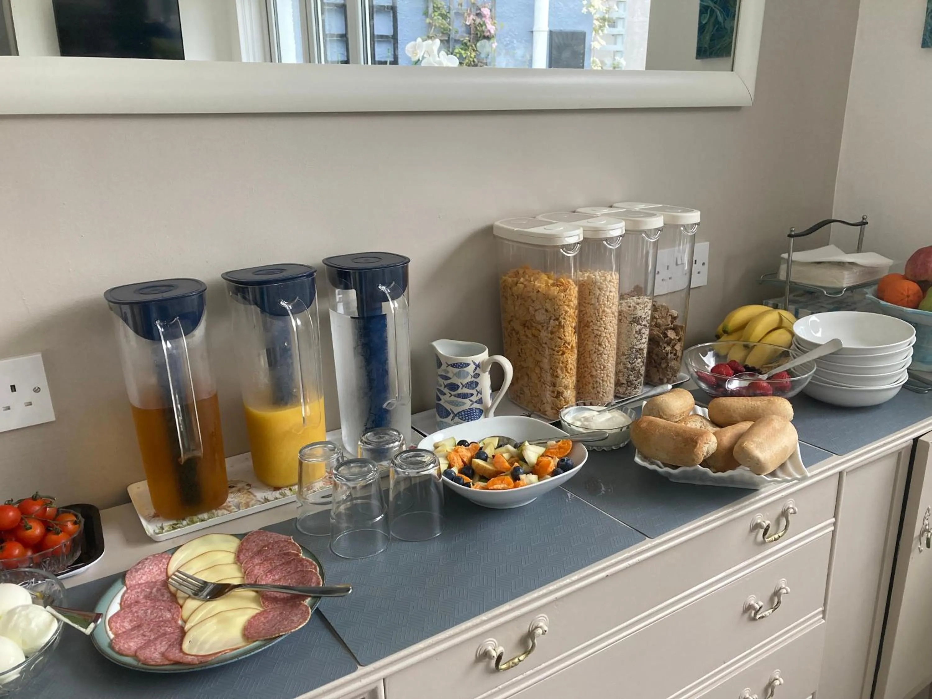 Buffet breakfast in Hillcrest Bed & Breakfast