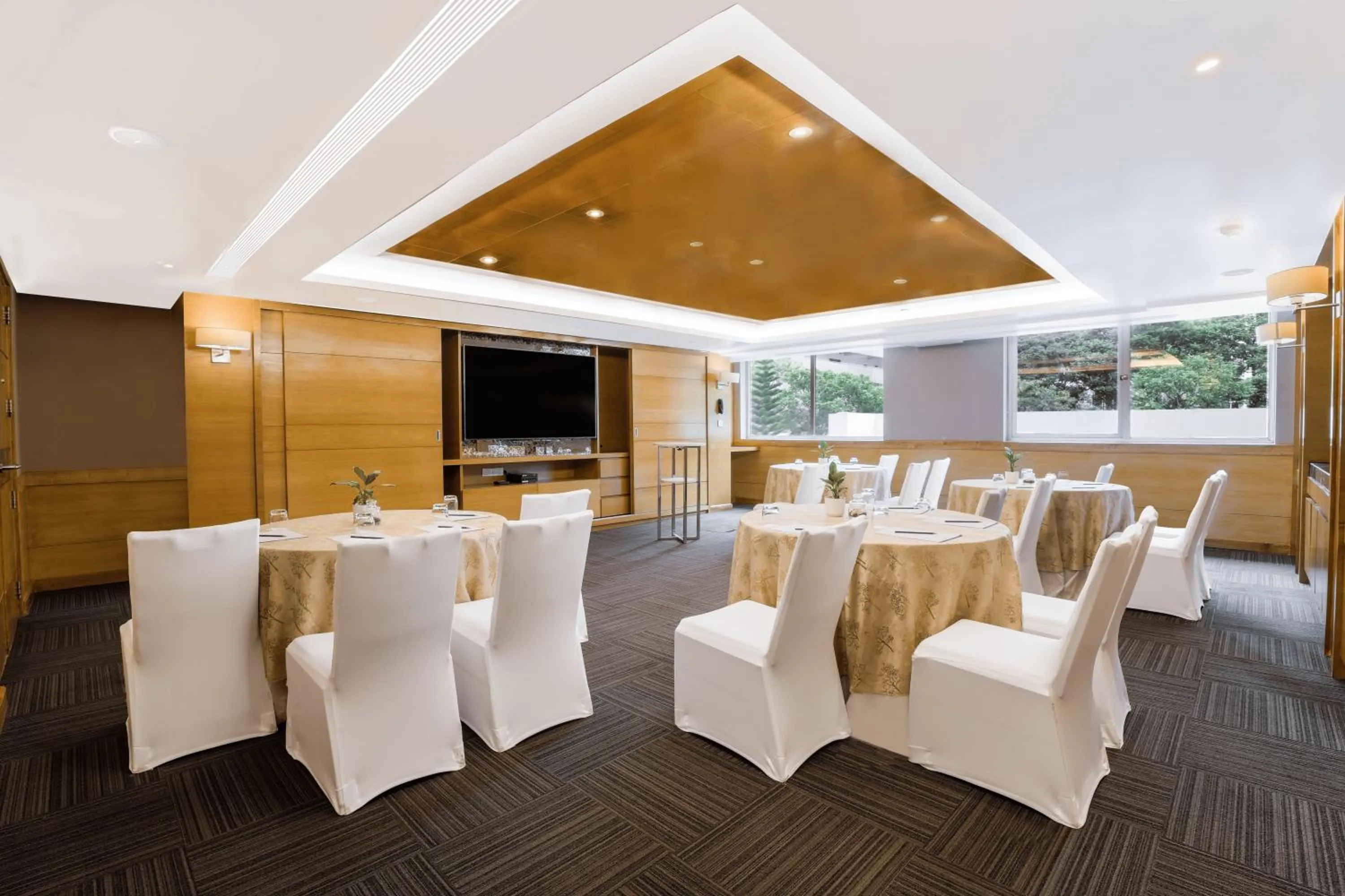 Meeting/conference room in DoubleTree Suites by Hilton Bengaluru Outer Ring Road