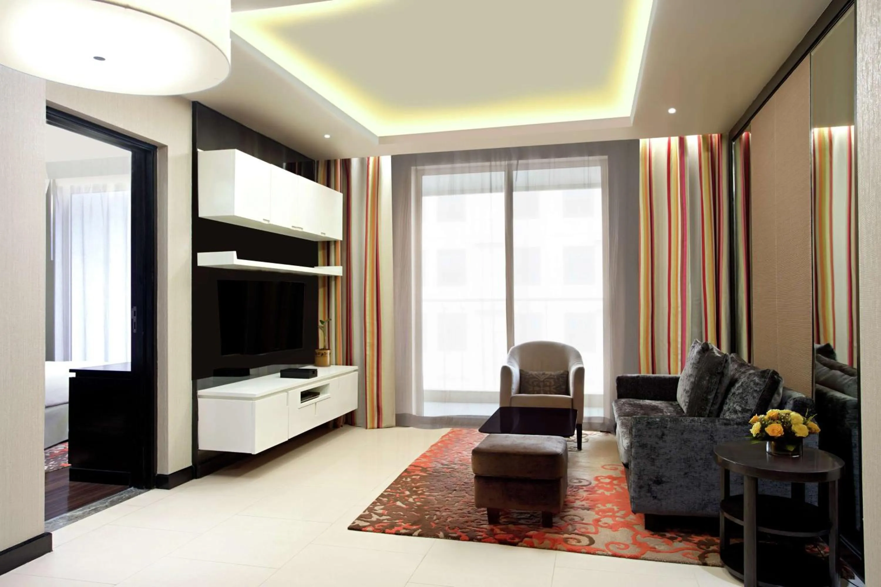 TV and multimedia in DoubleTree Suites by Hilton Bengaluru Outer Ring Road