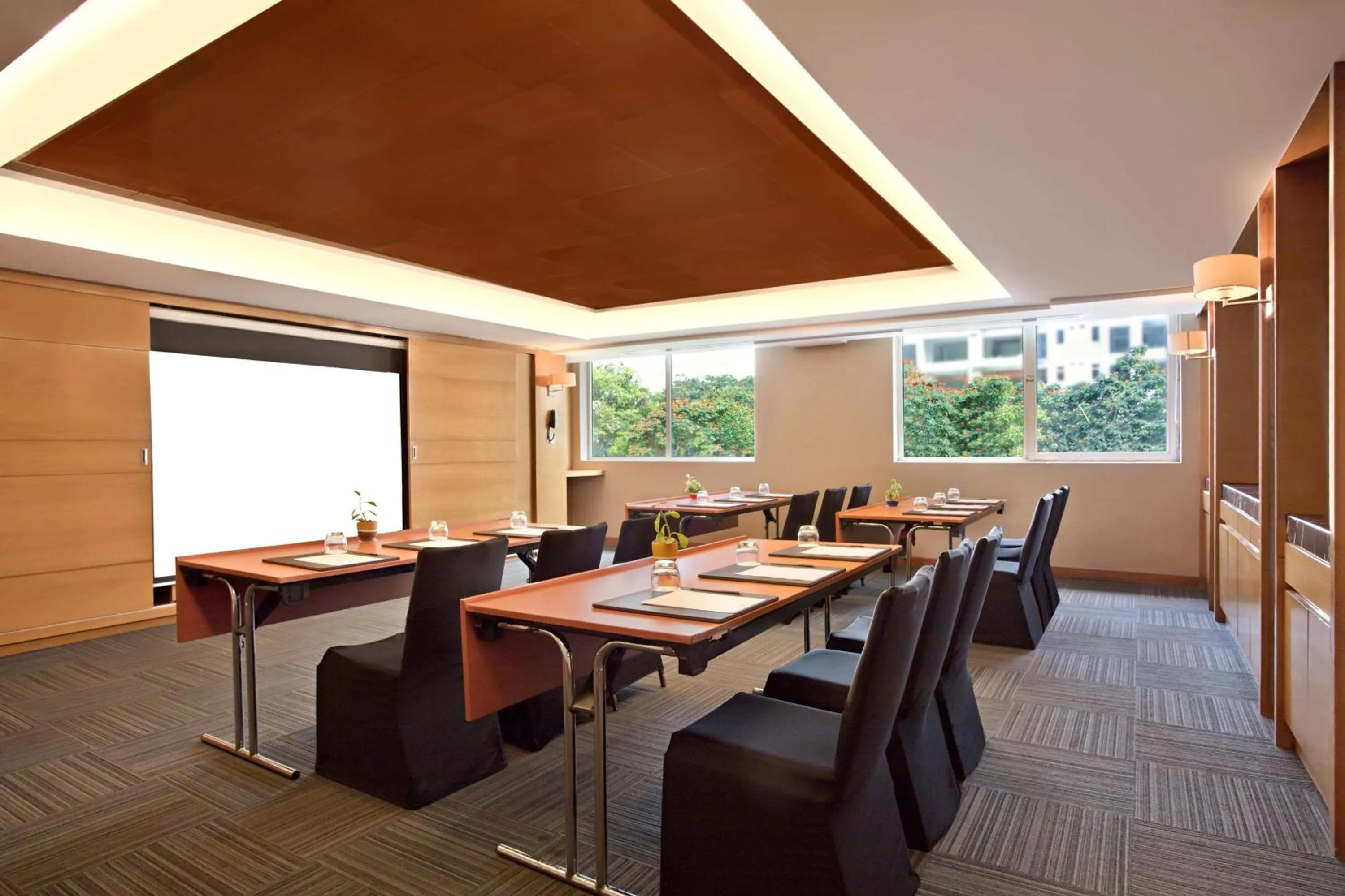 Meeting/conference room in DoubleTree Suites by Hilton Bengaluru Outer Ring Road