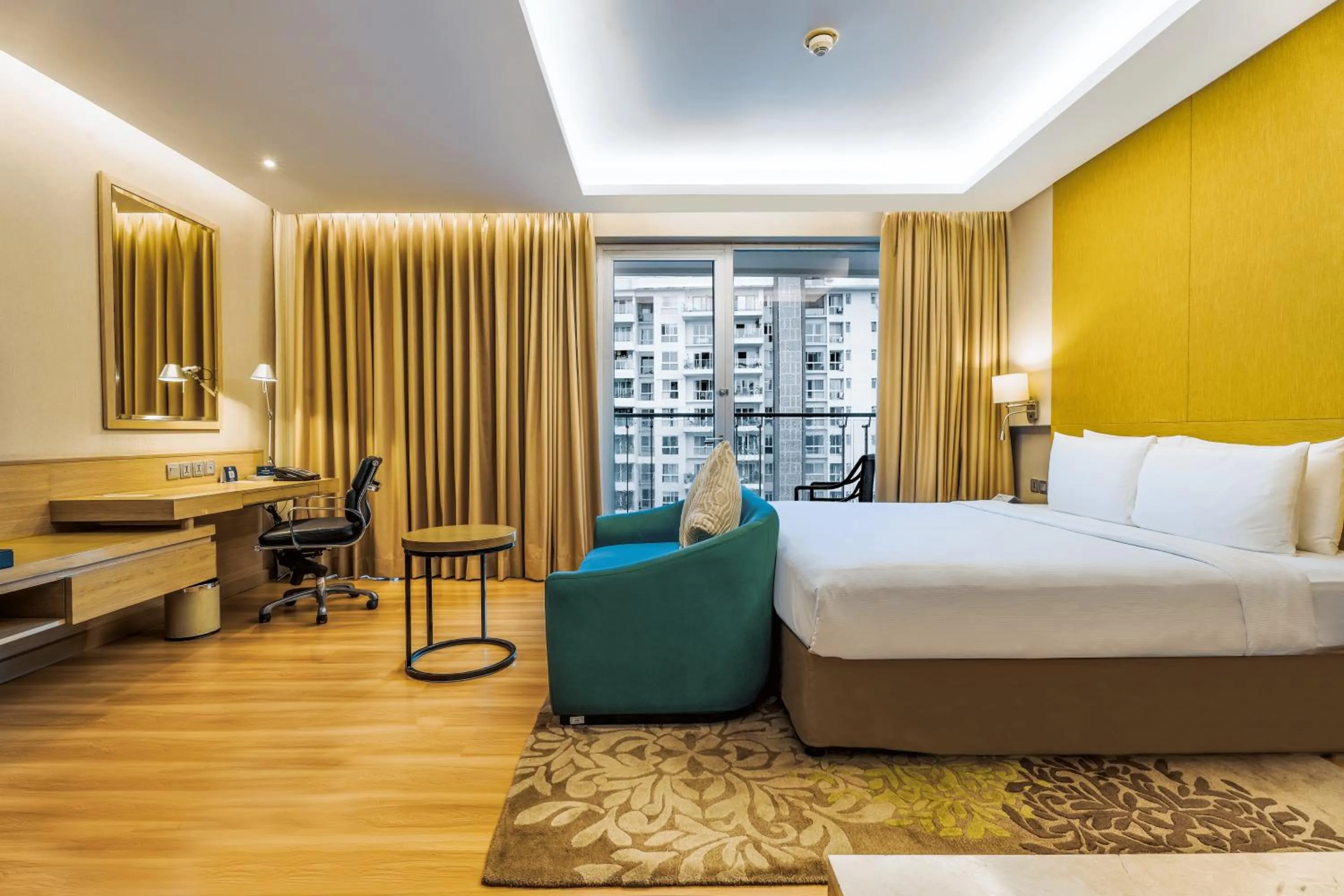 Bedroom, Bed in DoubleTree Suites by Hilton Bengaluru Outer Ring Road