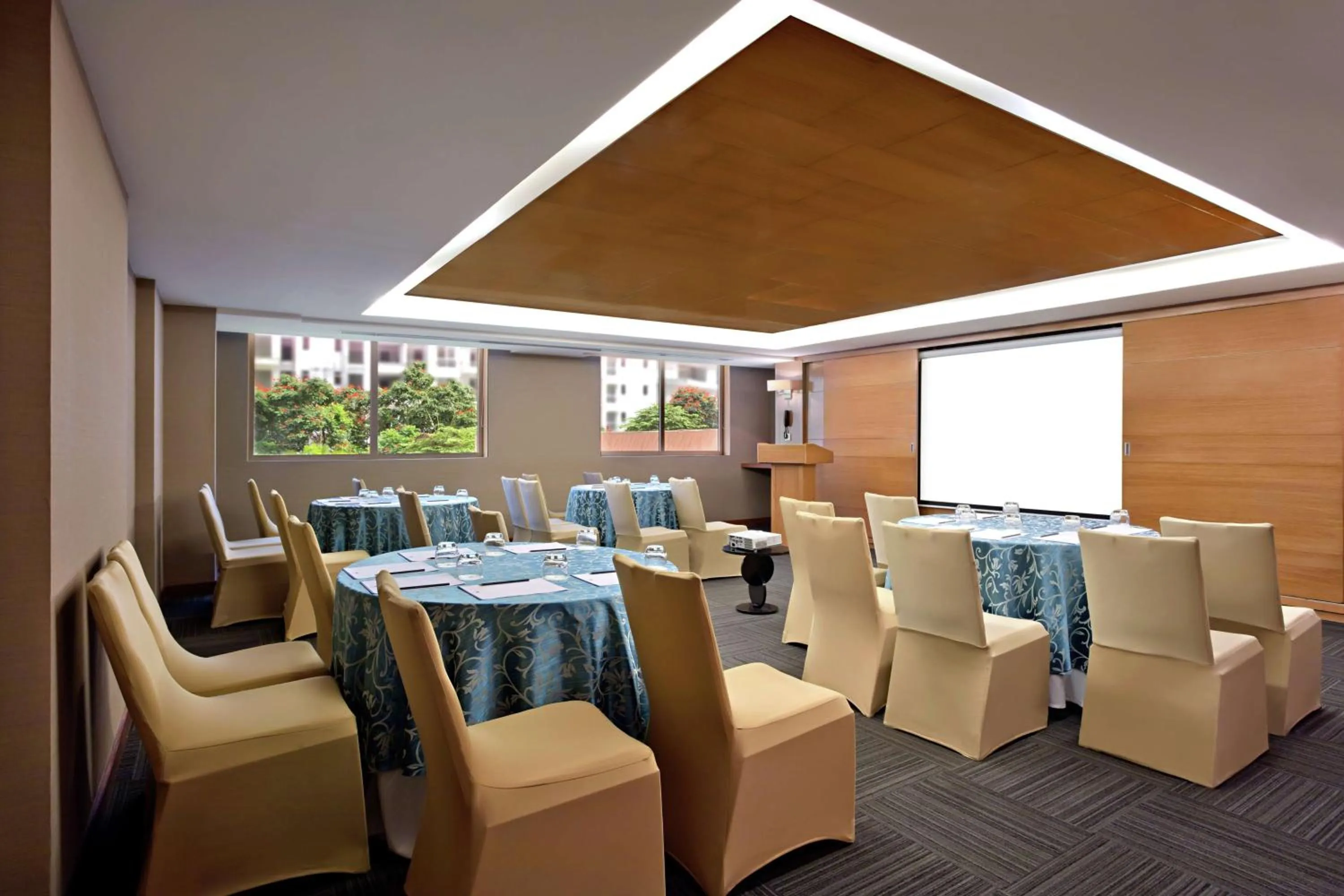 Meeting/conference room in DoubleTree Suites by Hilton Bengaluru Outer Ring Road