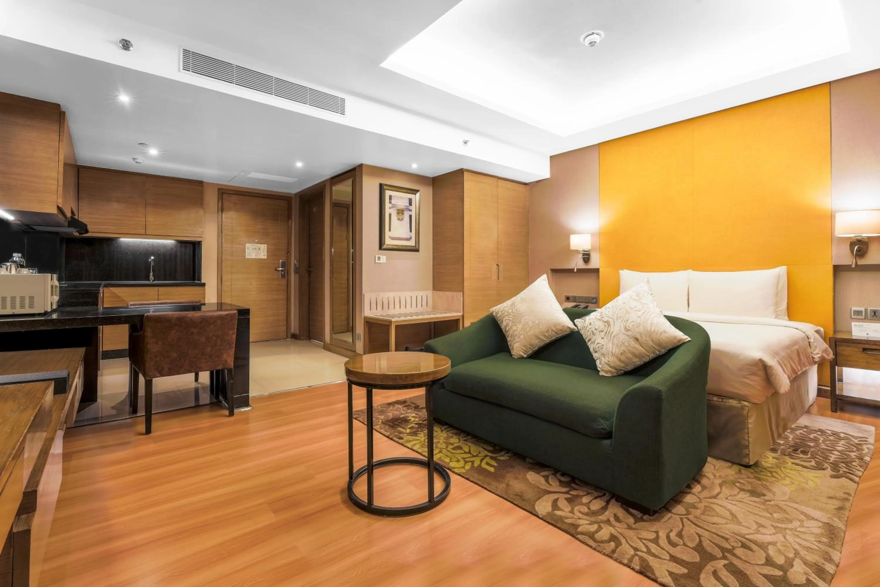 Bedroom, Bed in DoubleTree Suites by Hilton Bengaluru Outer Ring Road