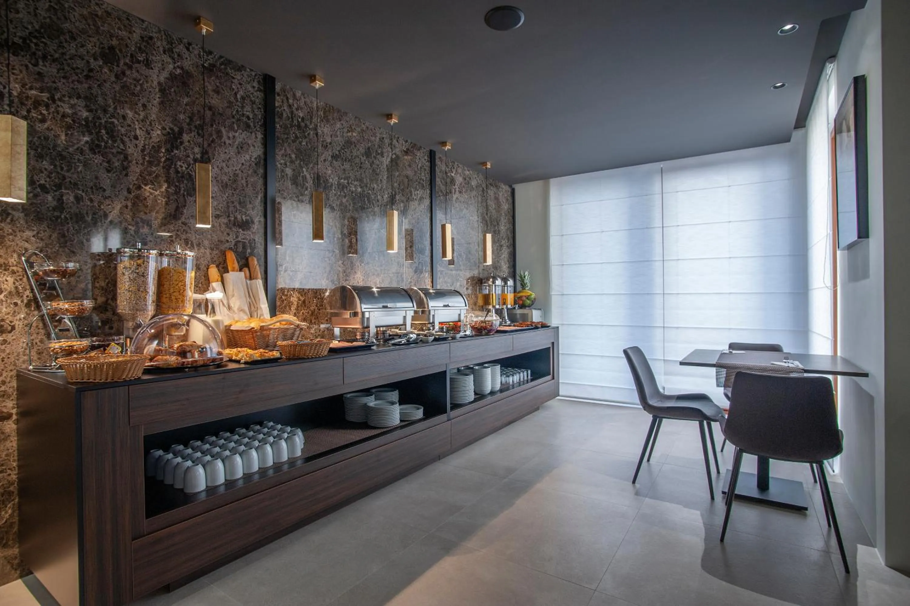 Restaurant/places to eat in Hotel Vela