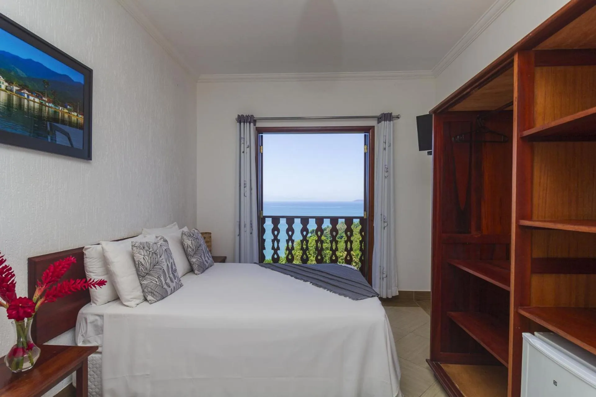 Photo of the whole room, Bed in Pousada Recanto de Paraty