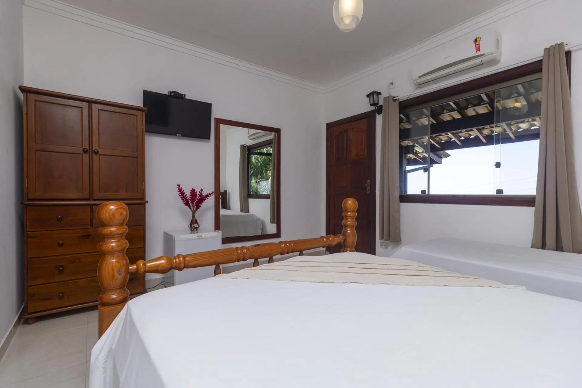 Photo of the whole room, Bed in Pousada Recanto de Paraty