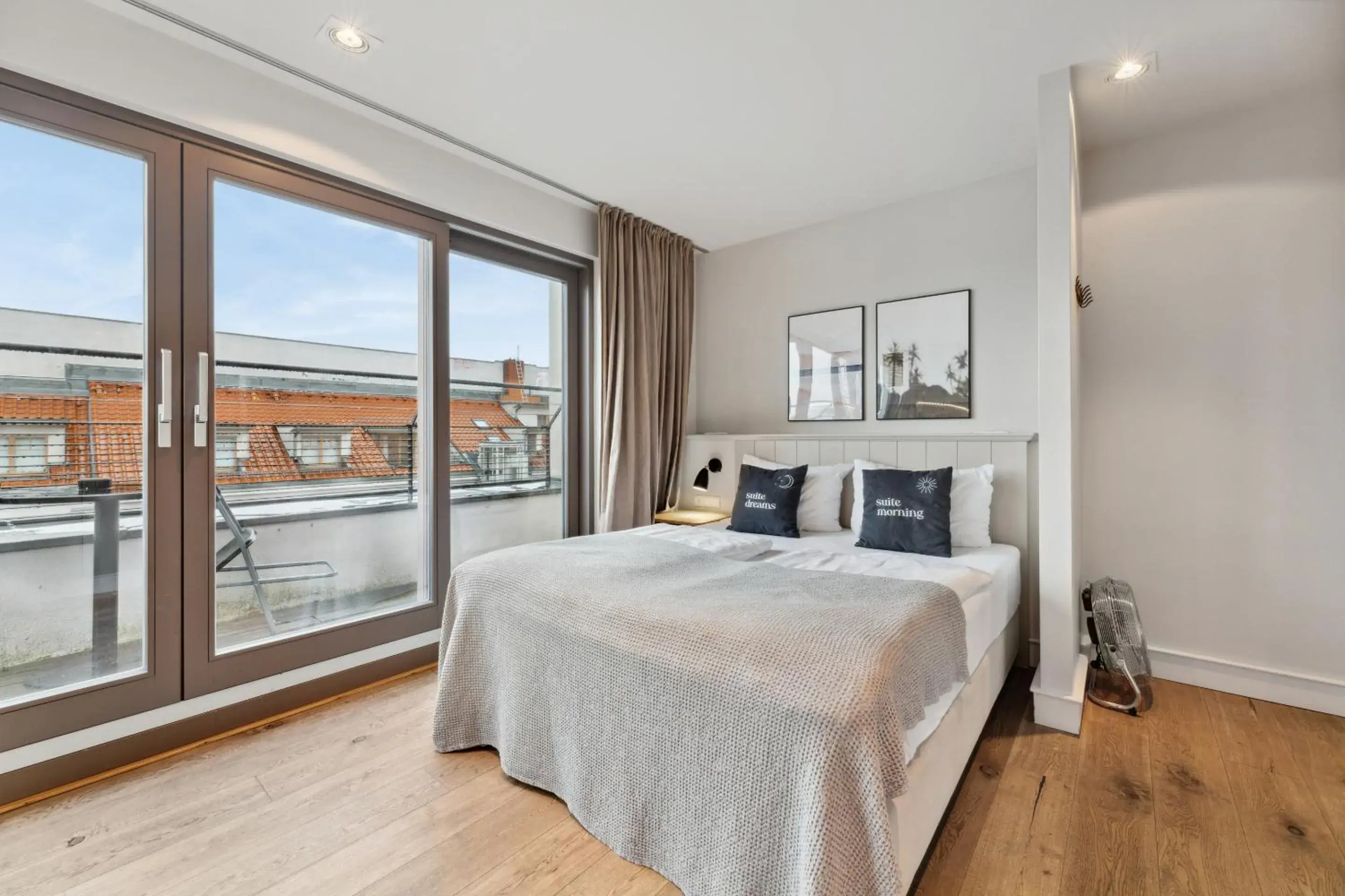 Suite S with balcony & city view in Limehome Berlin Prenzlauer Allee - Digital Access Suite S with balcony & city view in Limehome Berlin Prenzlauer Allee - Digital Access