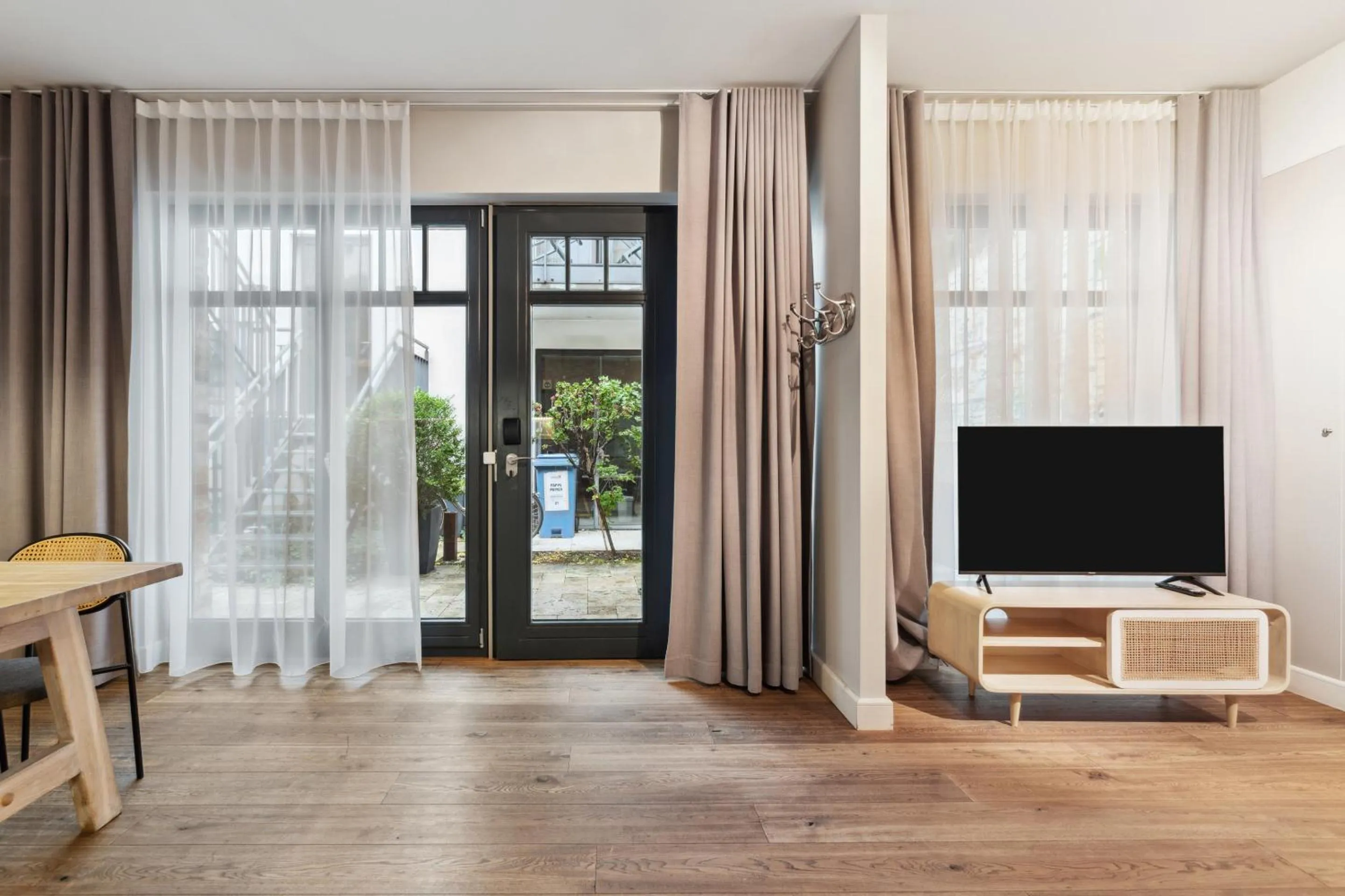 TV and multimedia in Limehome Berlin Prenzlauer Allee - Digital Access