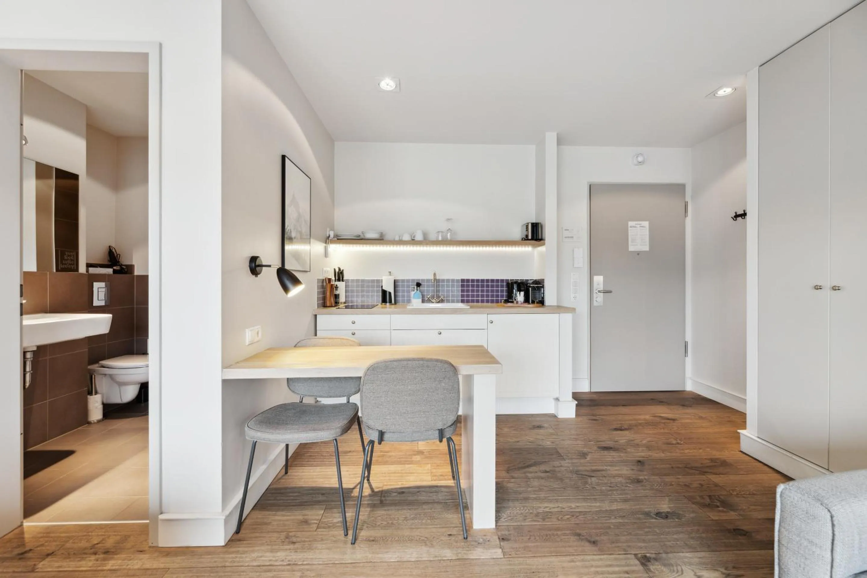 Kitchen or kitchenette in Limehome Berlin Prenzlauer Allee - Digital Access