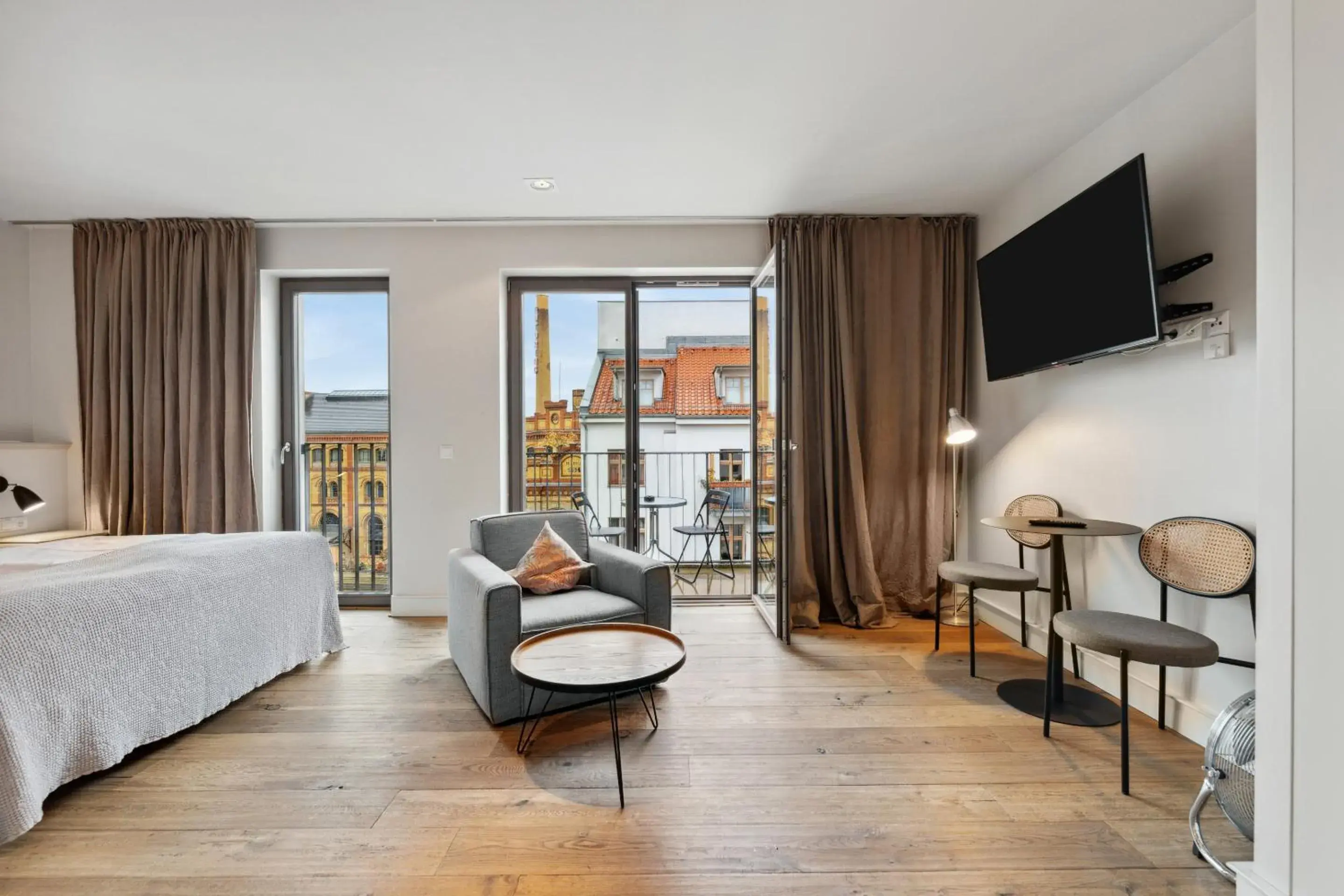 Suite L with balcony in Limehome Berlin Prenzlauer Allee - Digital Access Suite L with balcony in Limehome Berlin Prenzlauer Allee - Digital Access