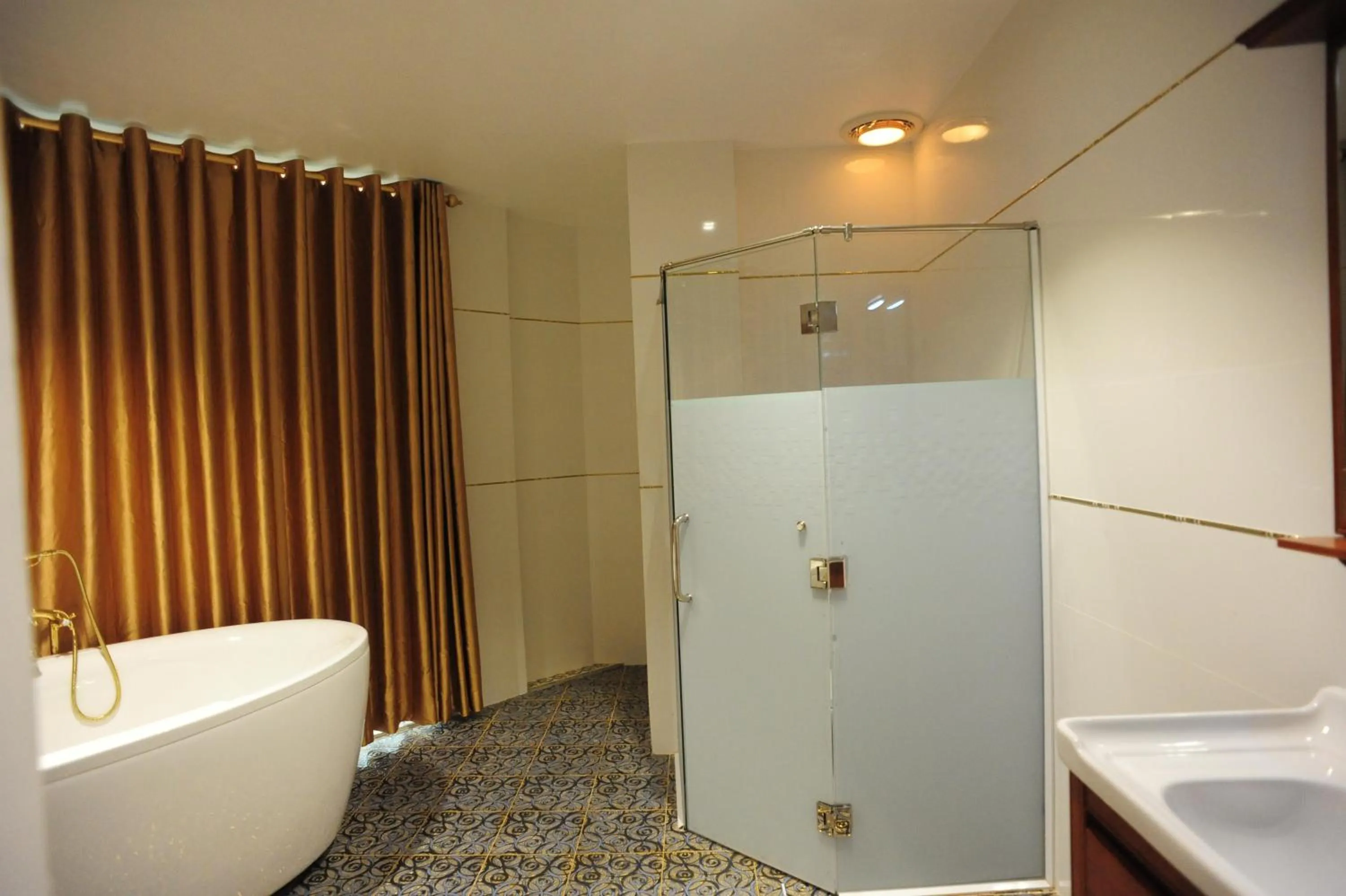 Shower in B.O.B Hotel