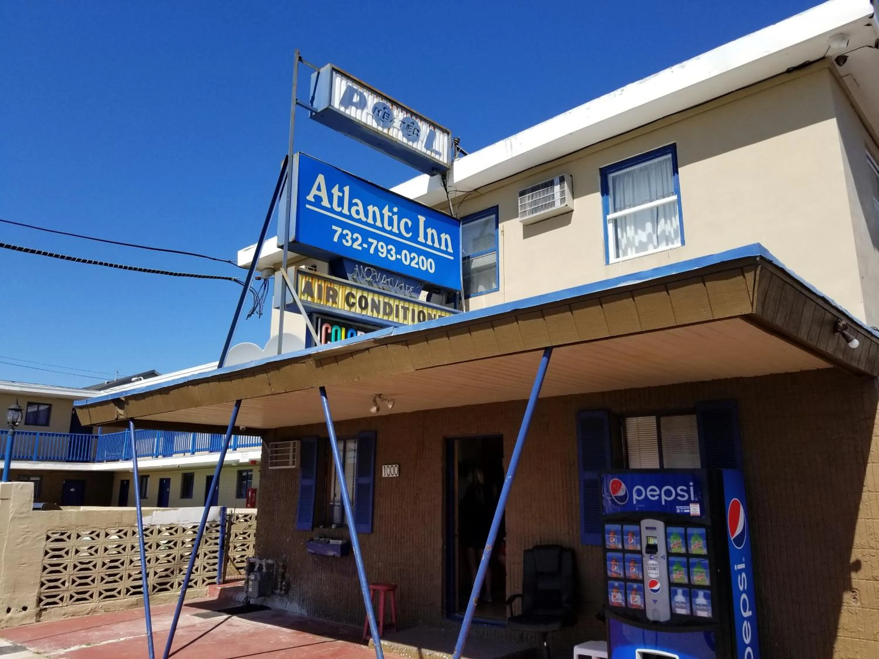 Facade/entrance in Atlantic Inn
