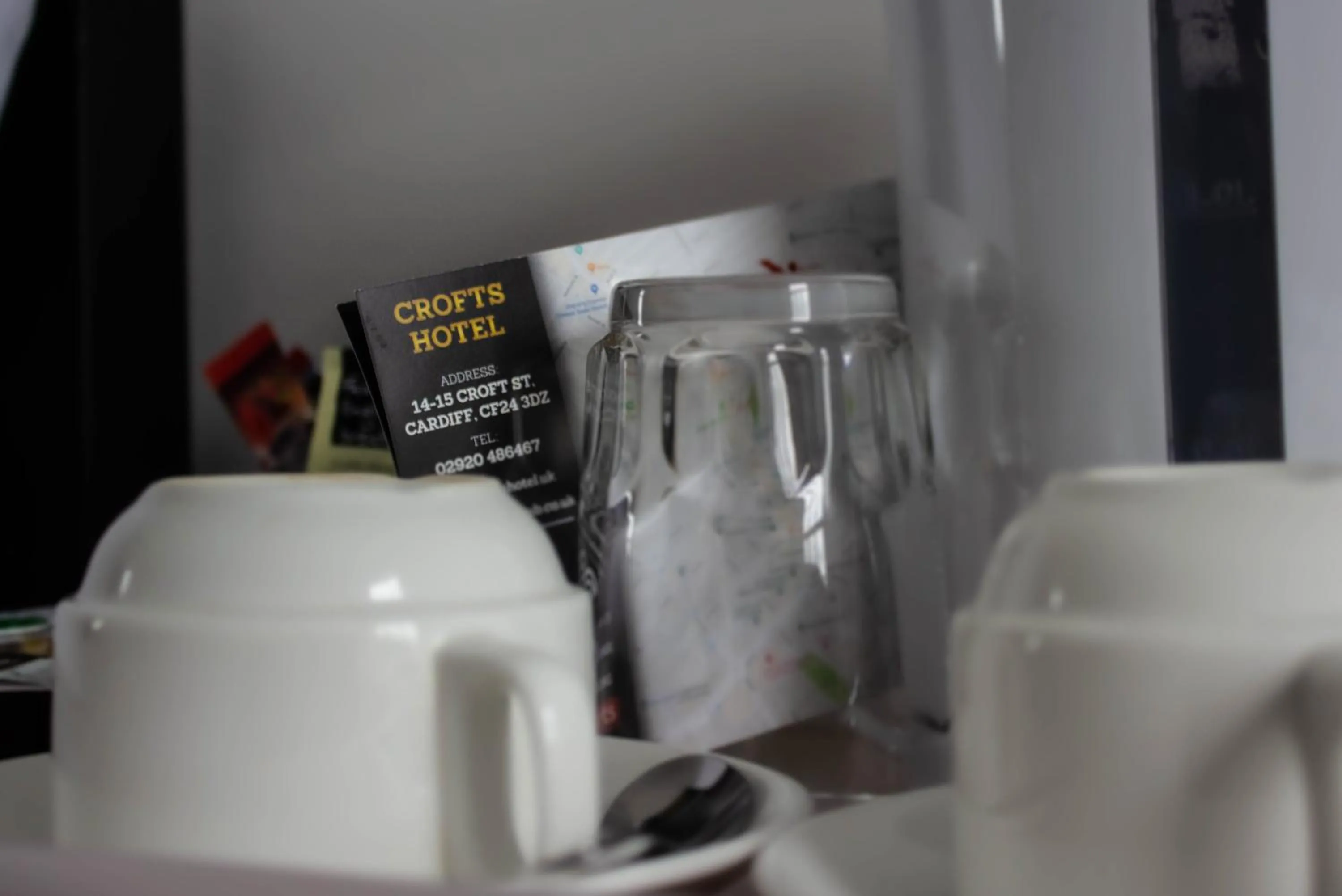 Coffee/tea facilities in Crofts Hotel