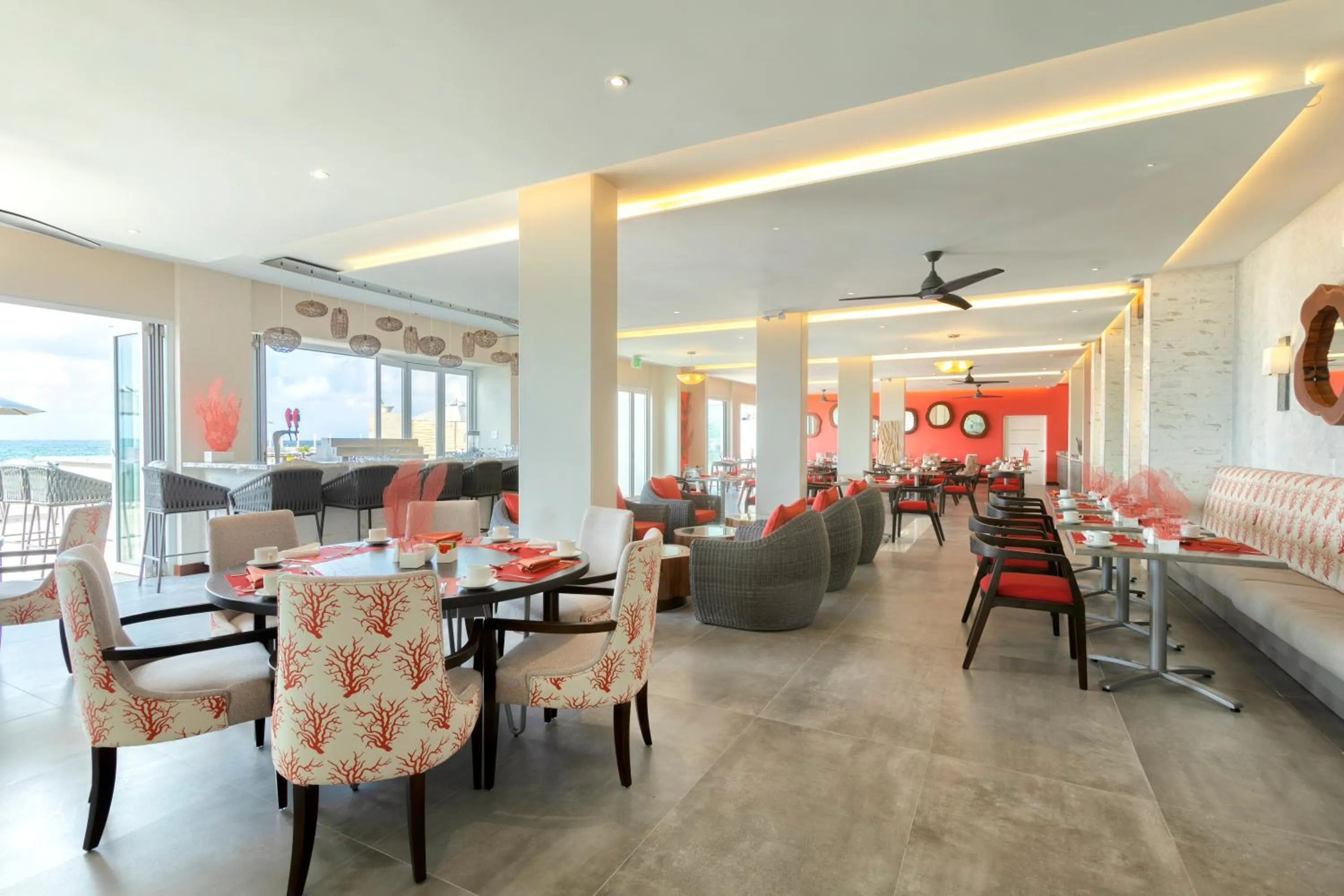 Restaurant/places to eat in Sea Breeze Beach House All Inclusive by Ocean Hotels