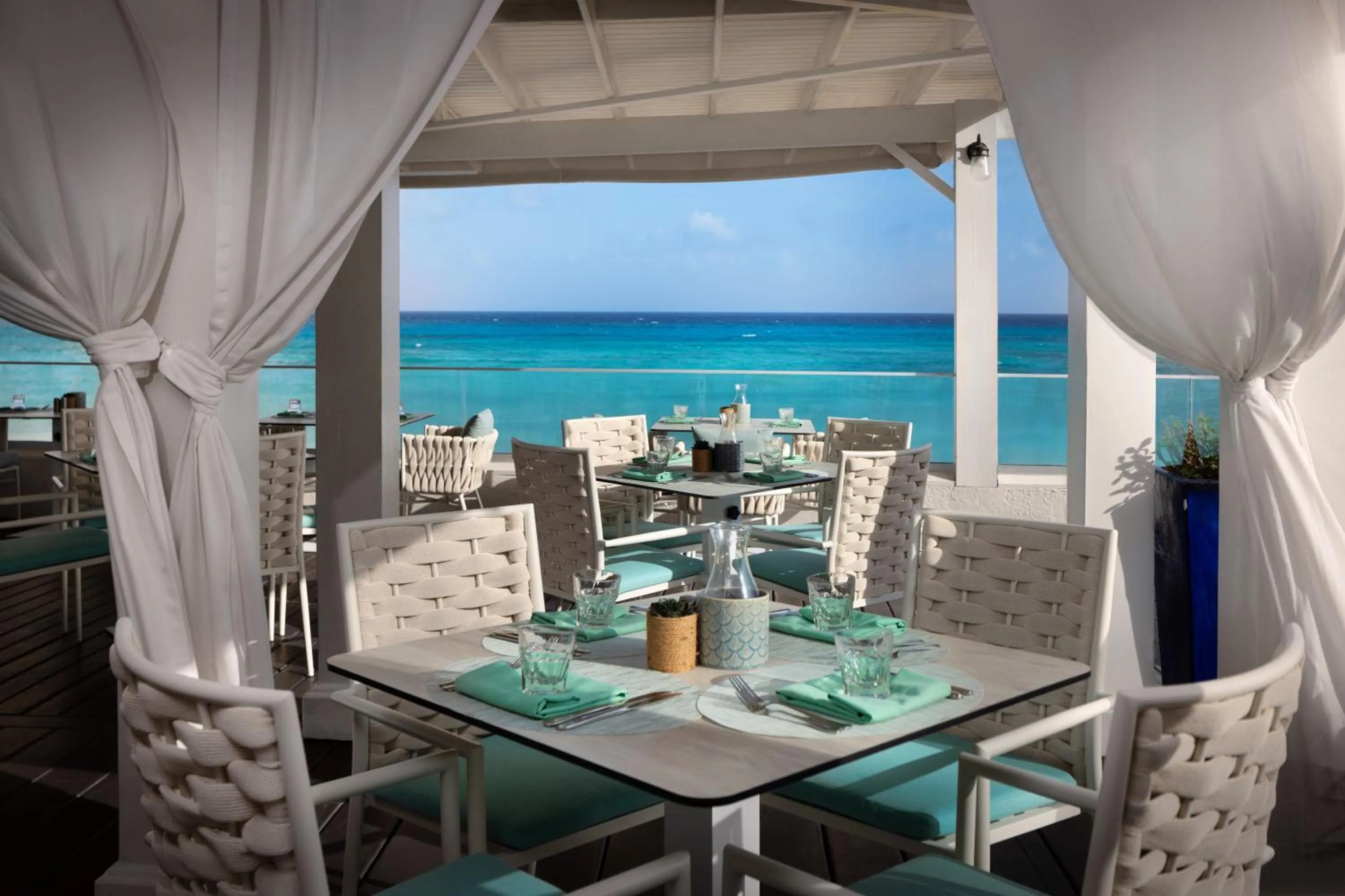 Restaurant/places to eat in Sea Breeze Beach House All Inclusive by Ocean Hotels