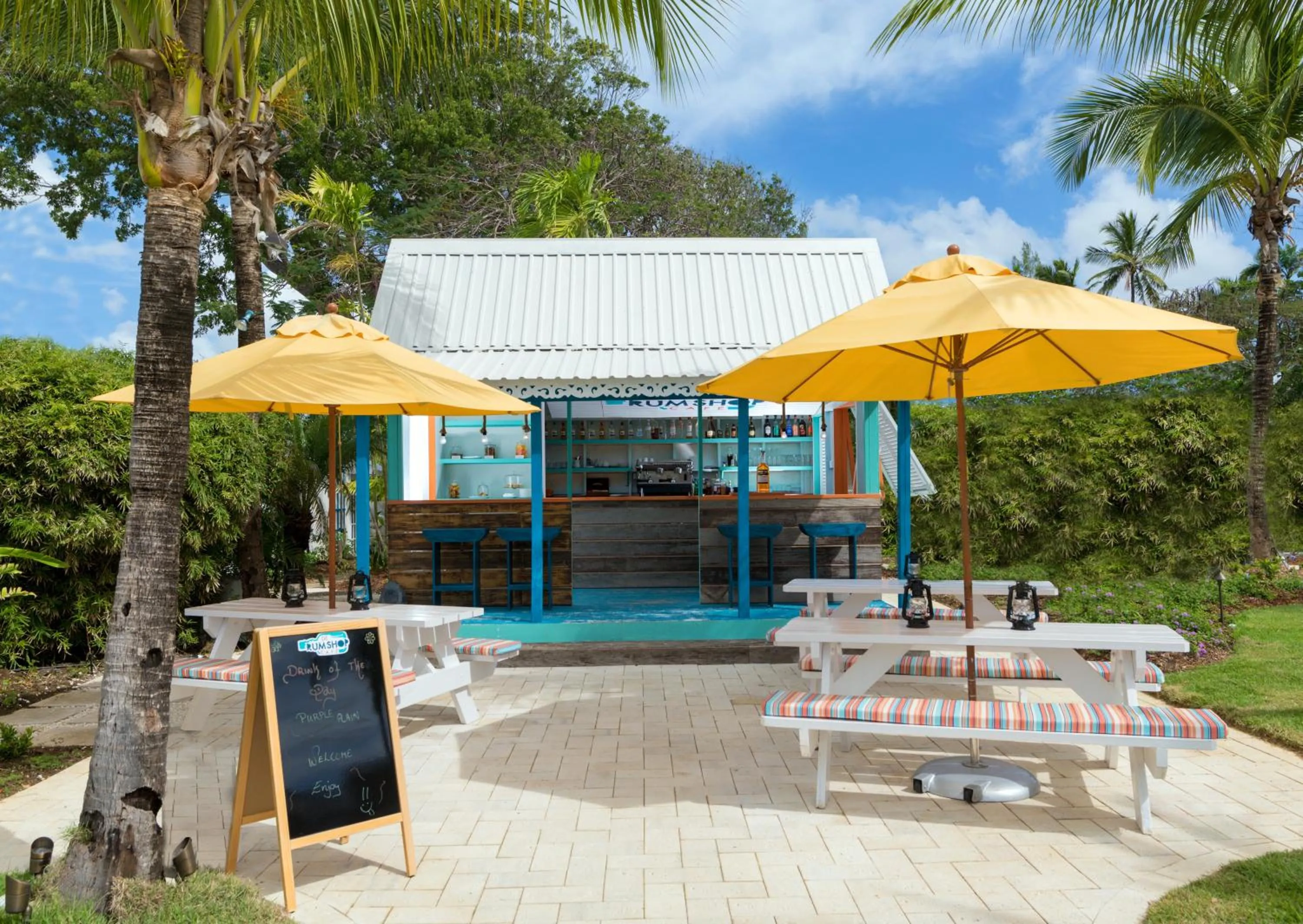 Restaurant/places to eat in Sea Breeze Beach House All Inclusive by Ocean Hotels