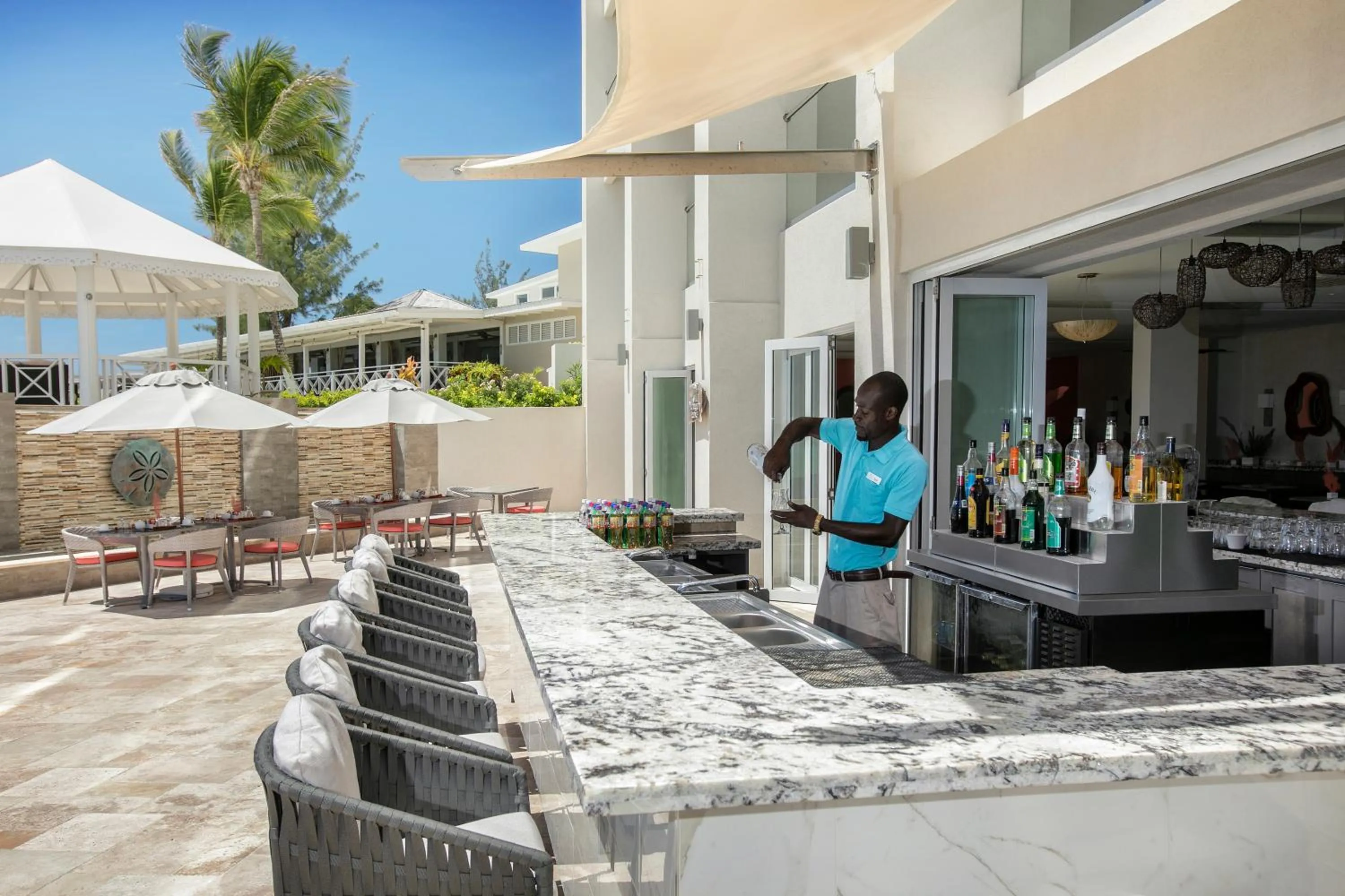 Lounge or bar in Sea Breeze Beach House All Inclusive by Ocean Hotels
