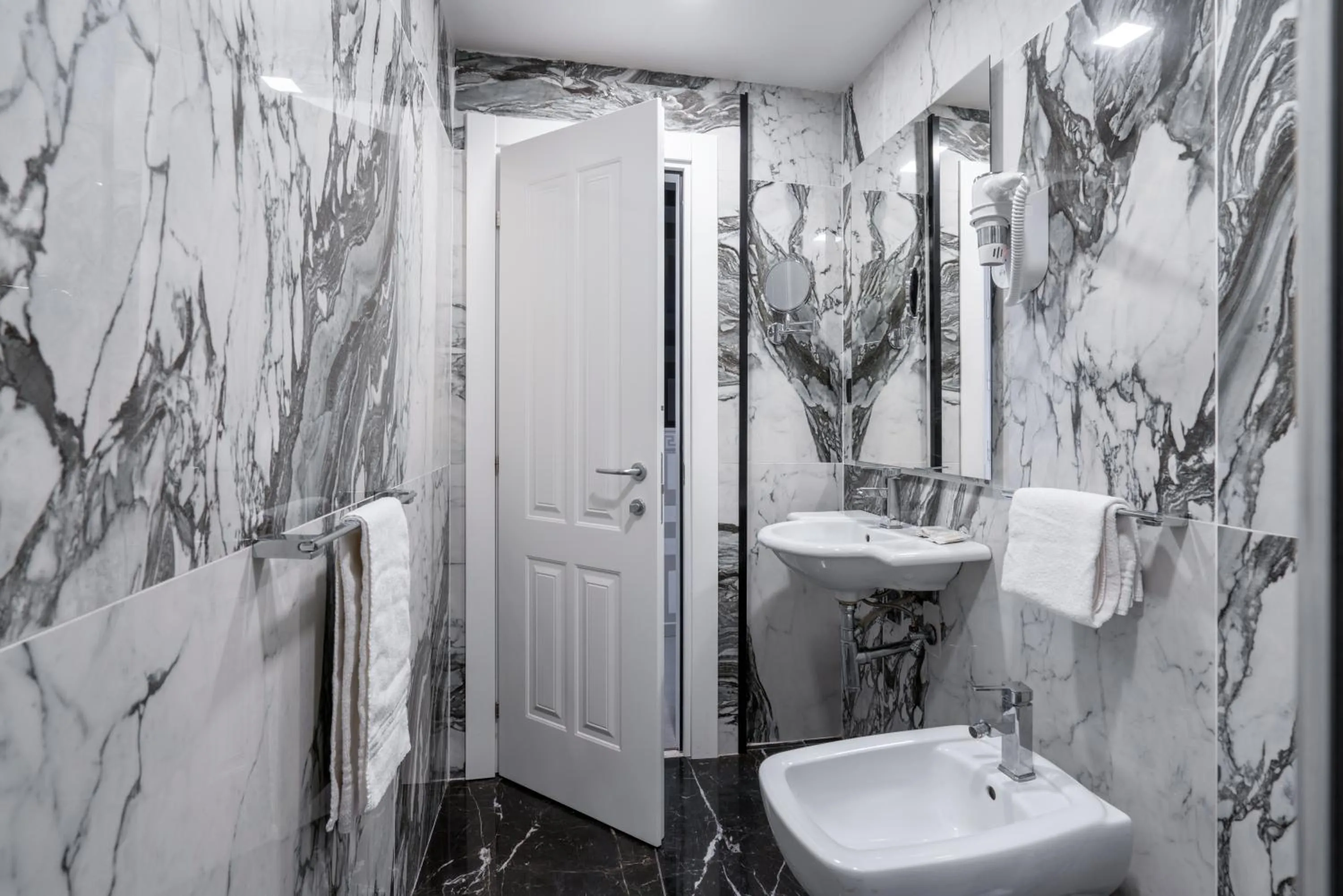 Bathroom in Hotel Deco