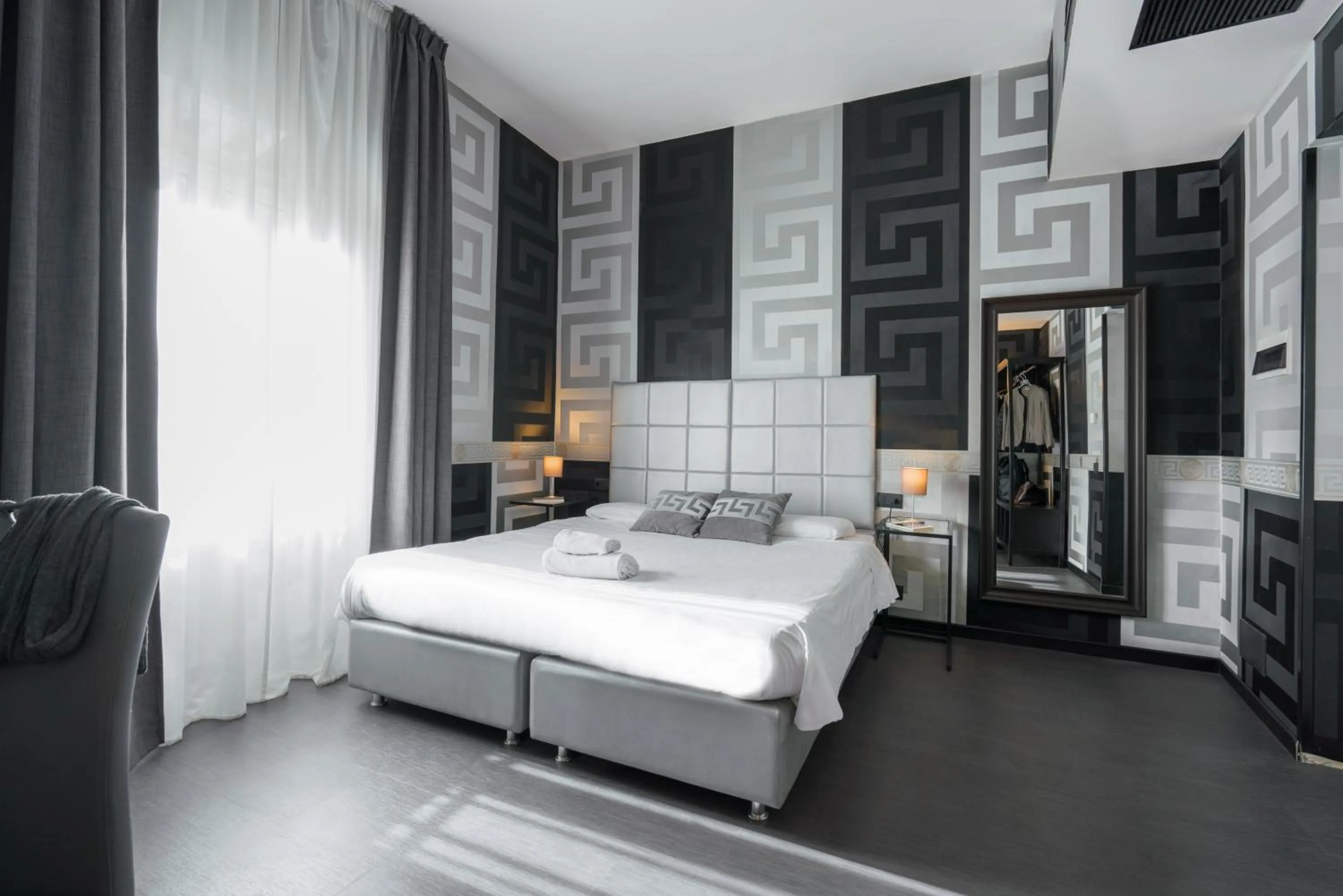 Photo of the whole room, Bed in Hotel Deco