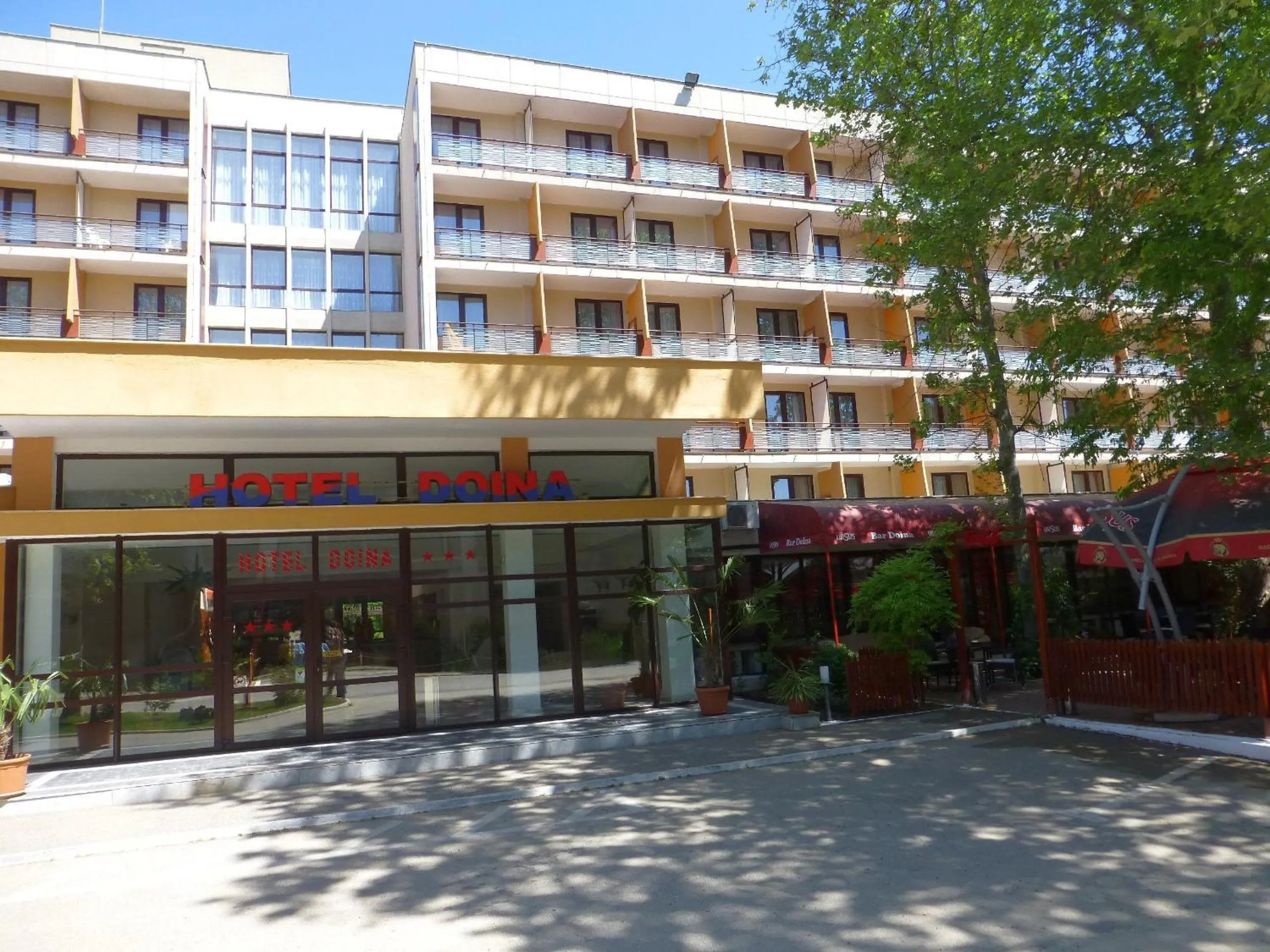 Facade/entrance in Hotel Doina