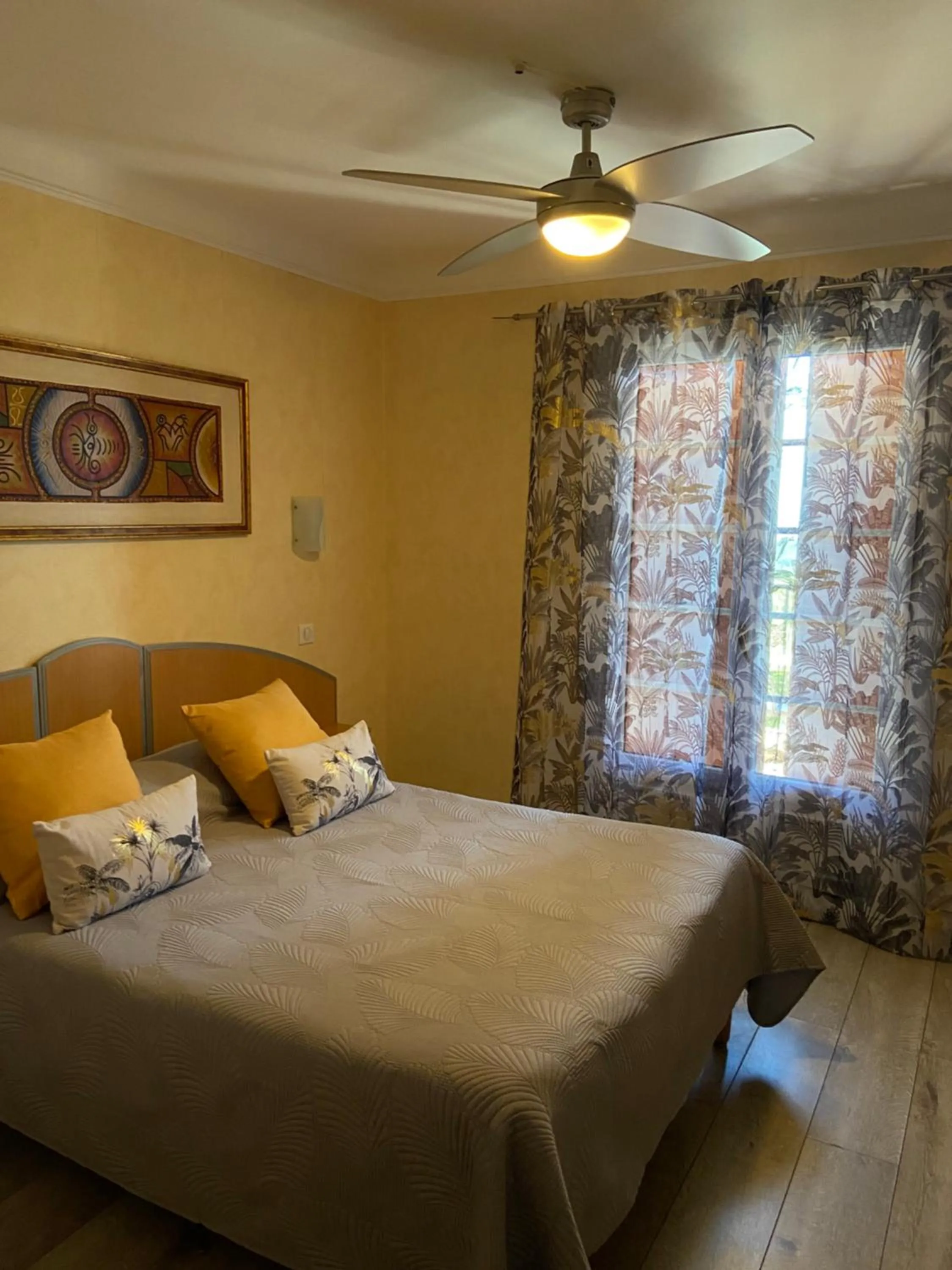 Photo of the whole room, Bed in Les Belles Terrasses