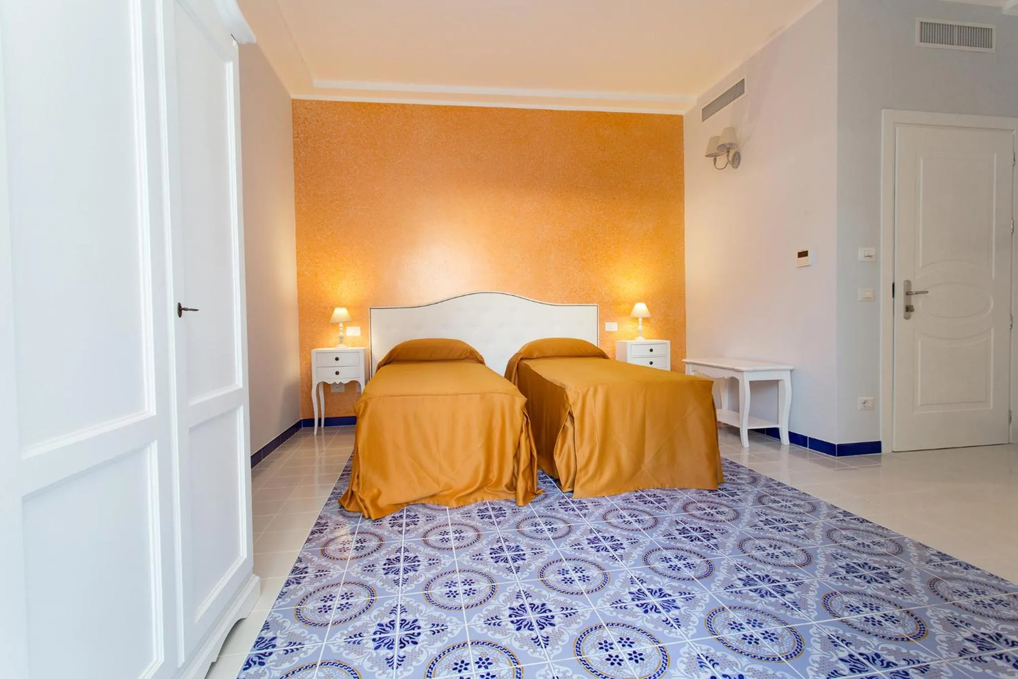 Photo of the whole room, Bed in Odysseus Hotel