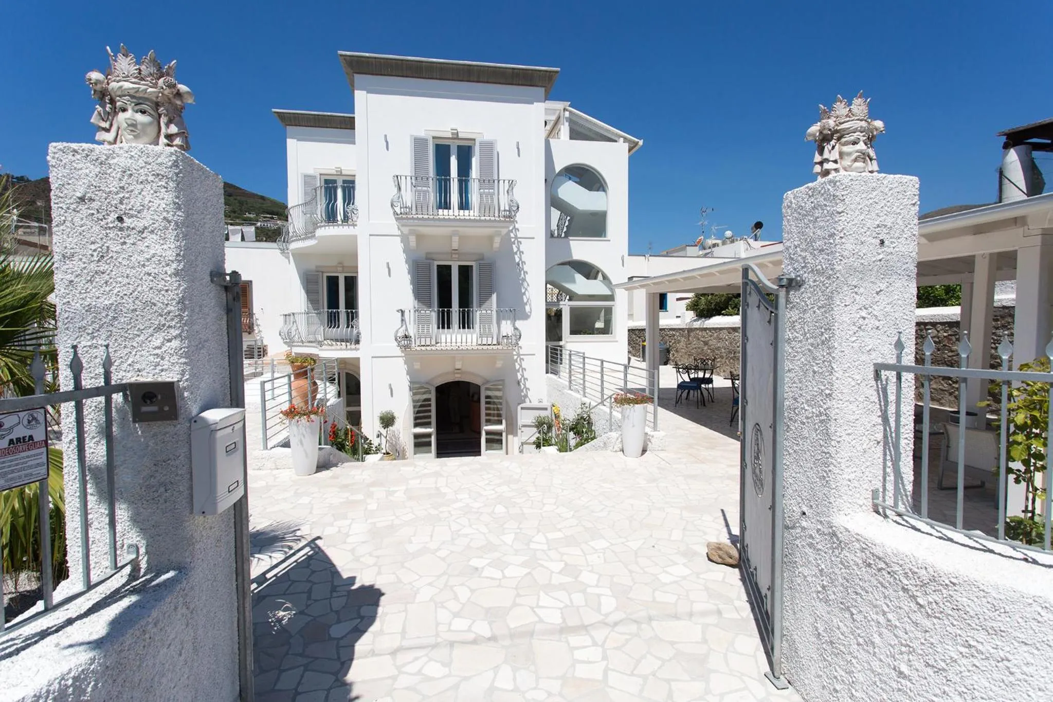 Property building in Odysseus Hotel