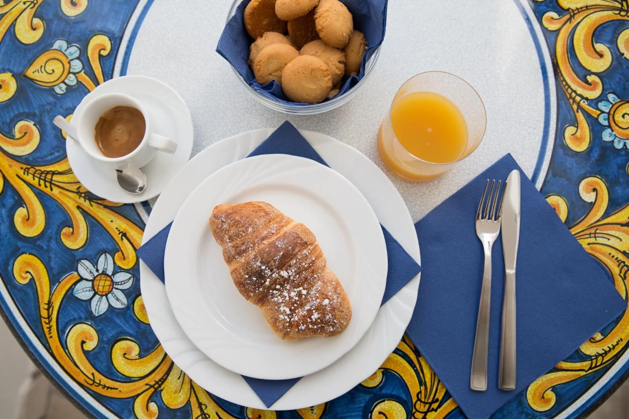 Food and drinks in Odysseus Hotel